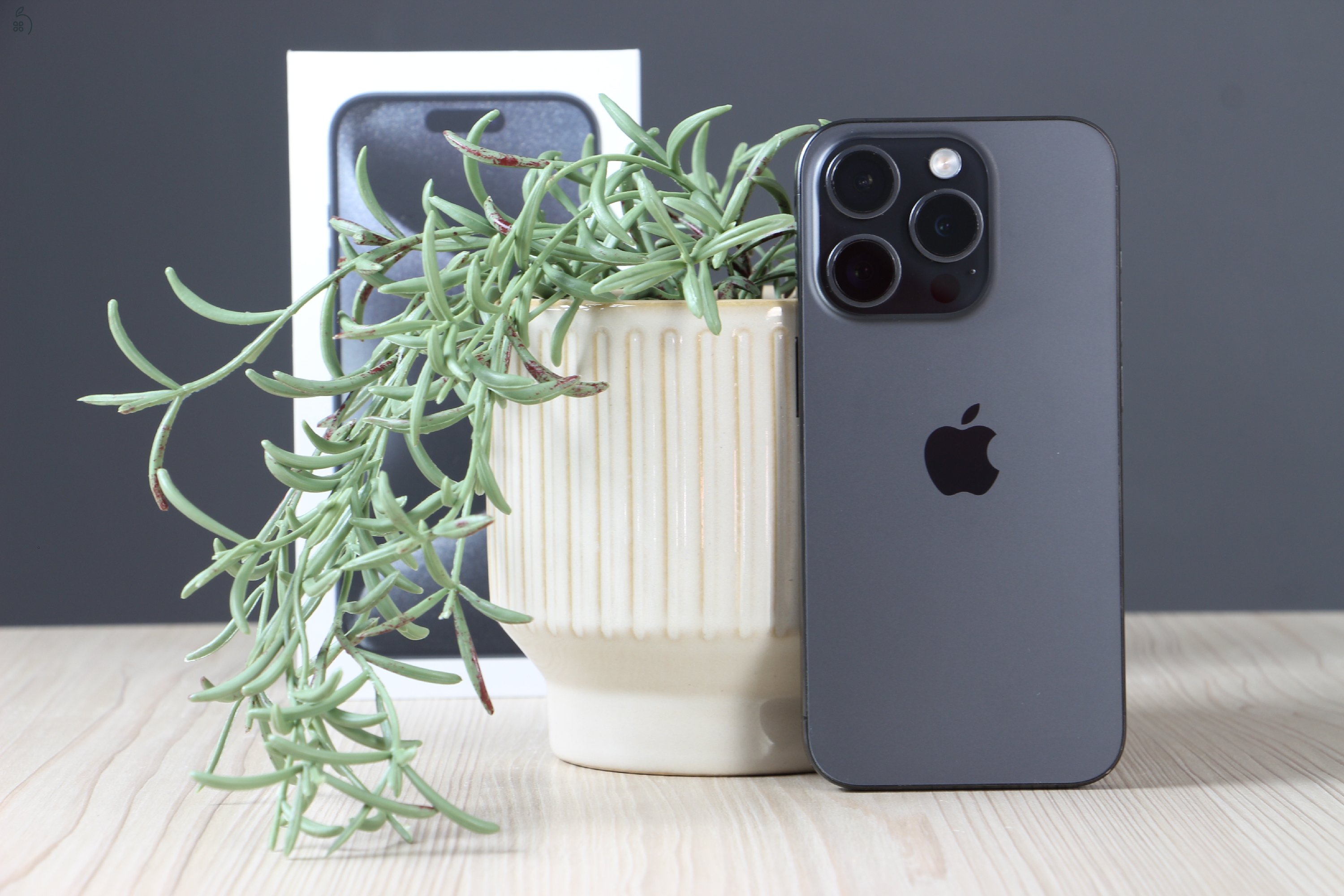 Apple iPhone 15 Pro 128GB asztrofekete C+ US-7628