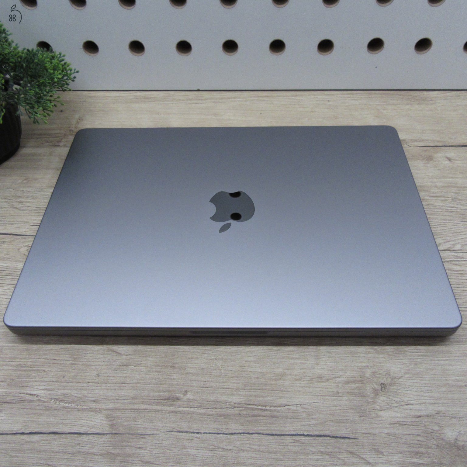 Apple MacBook Pro 14 (2021) M1 Pro 16GB/500GB – használt, szép – 86% akku
