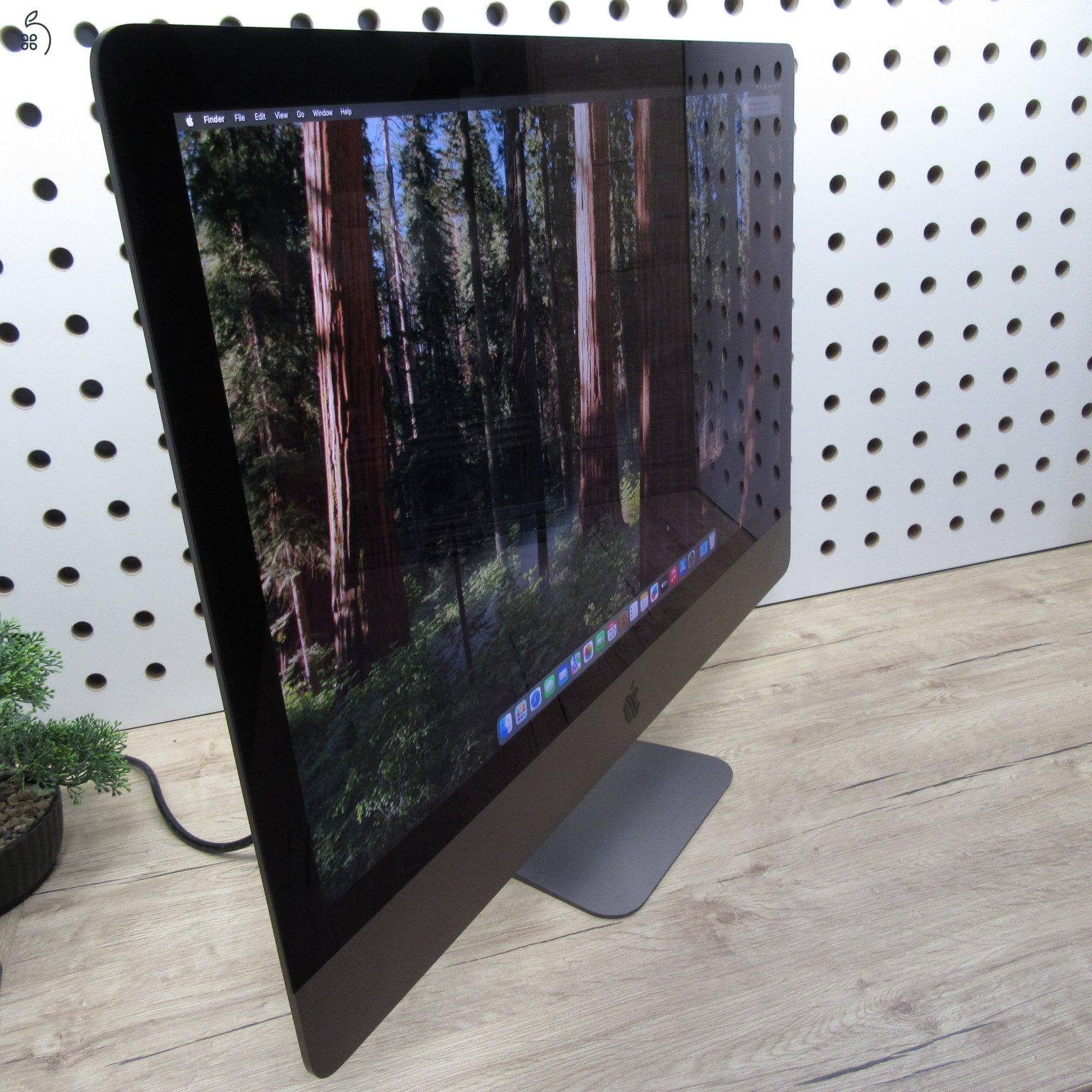 Apple iMac Pro 27 5K (2017) Xeon W 3,2GHz Vega 64 16GB / 128GB / 1TB SSD – használt – 6 hónap garancia