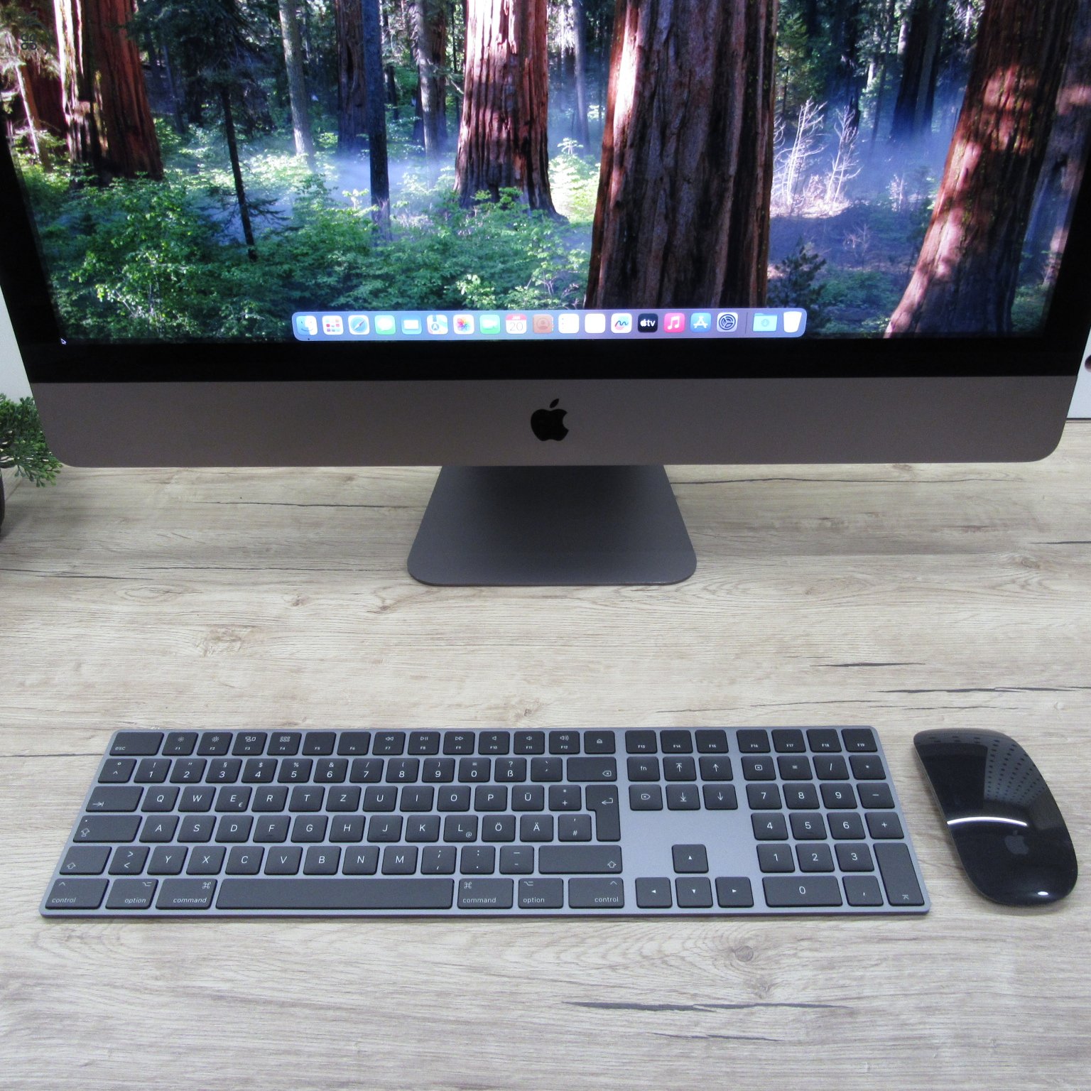 Apple iMac Pro 27 5K (2017) Xeon W 3,2GHz Vega 64 16GB / 128GB / 1TB SSD – használt – 6 hónap garancia