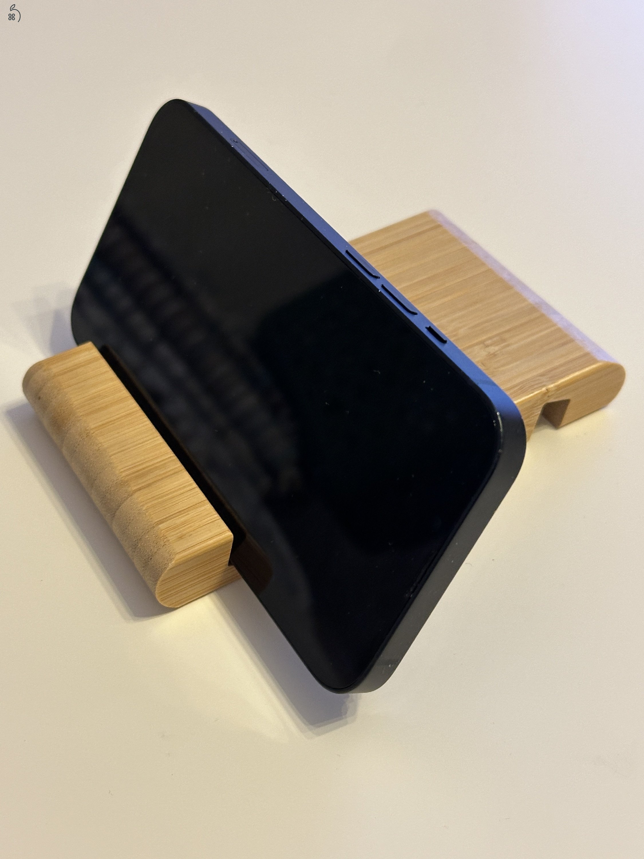 Éjfekete iPhone 14 128gb 84% akku