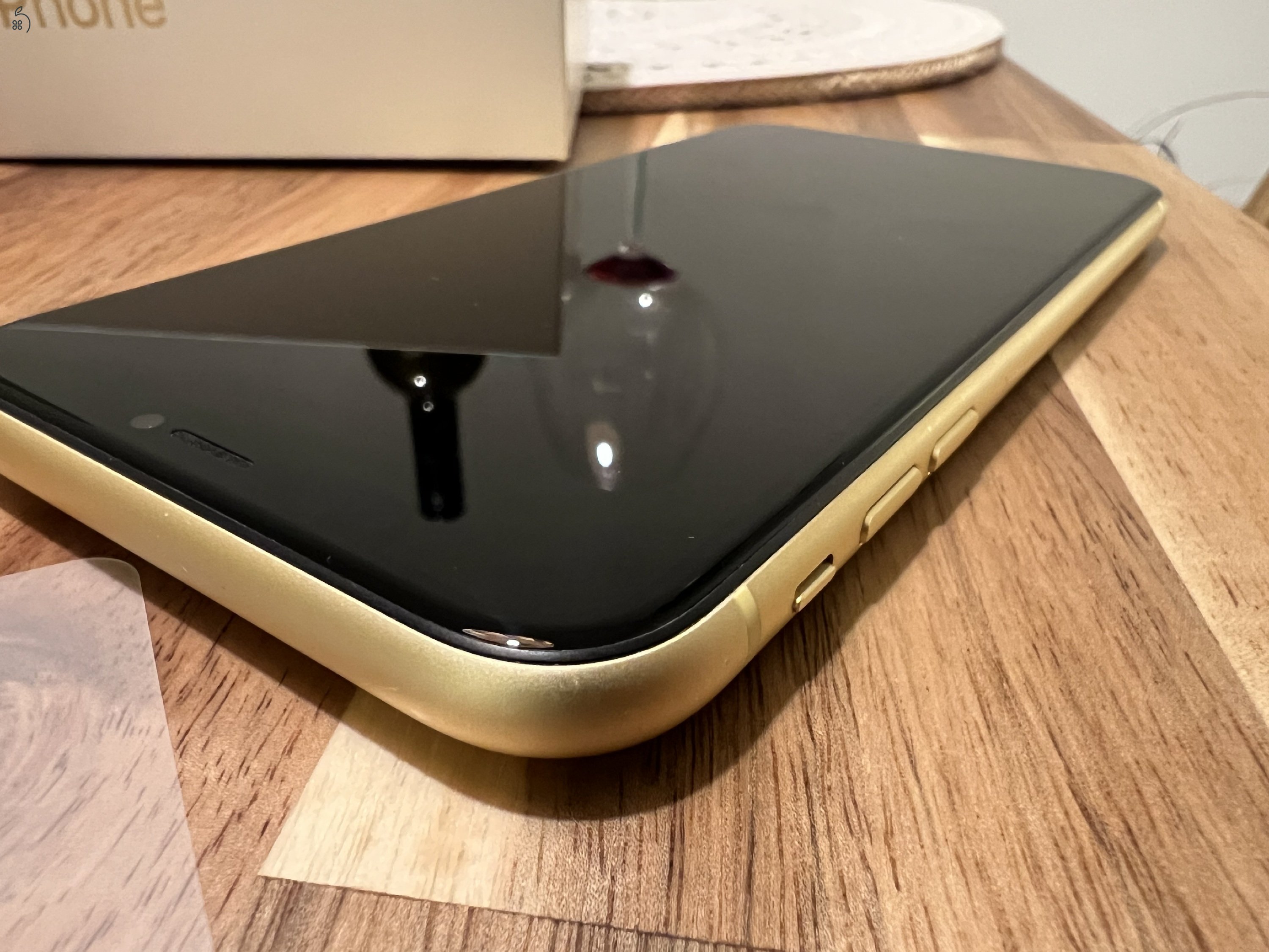 iPhone XR 64GB sárga független