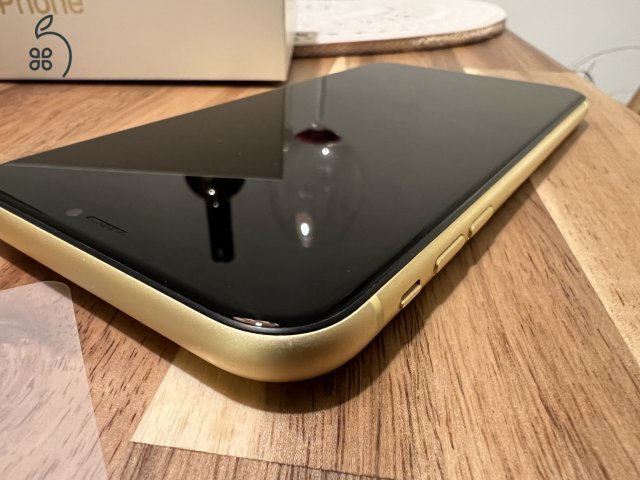 iPhone XR 64GB sárga független