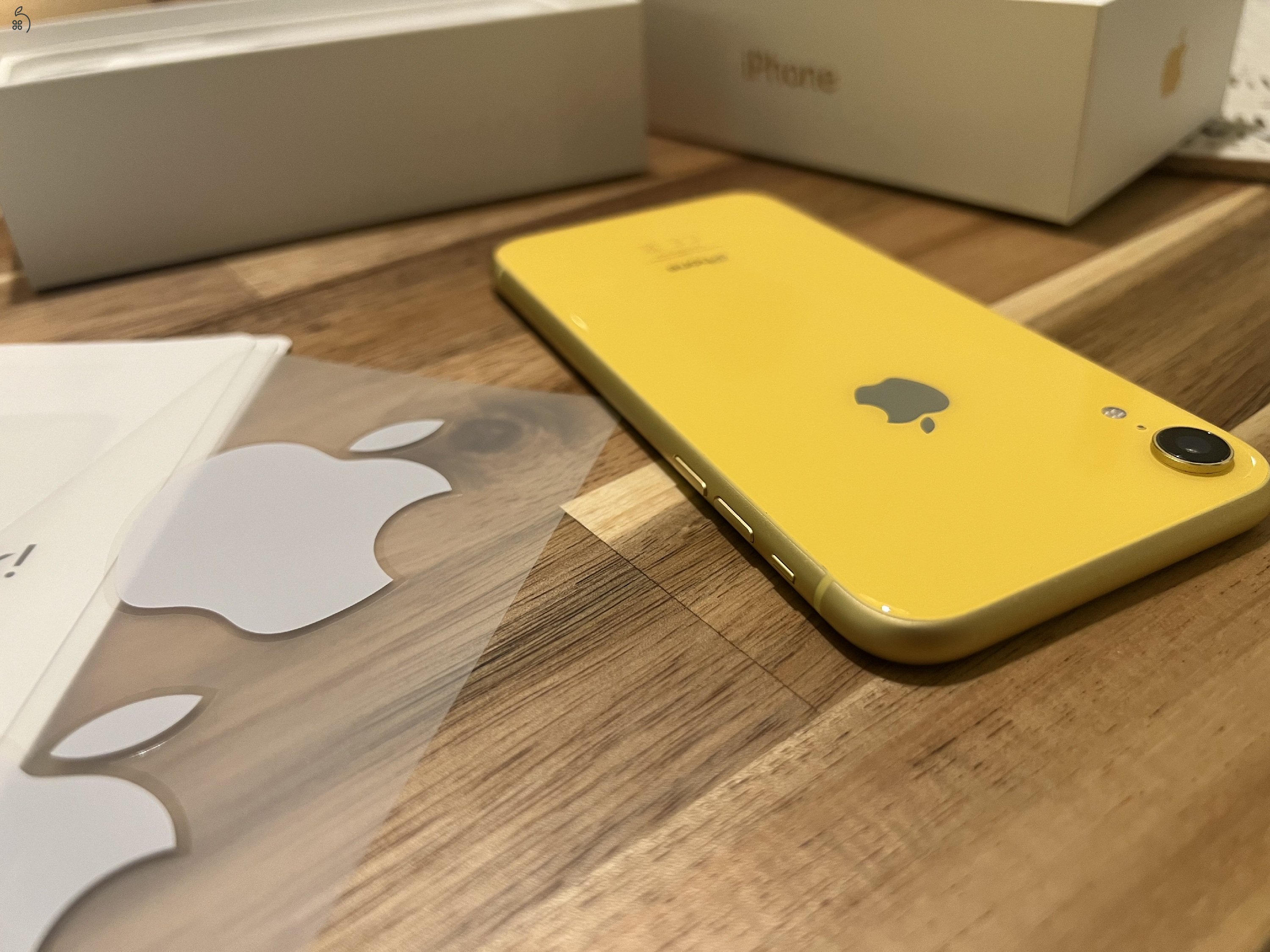 iPhone XR 64GB sárga független