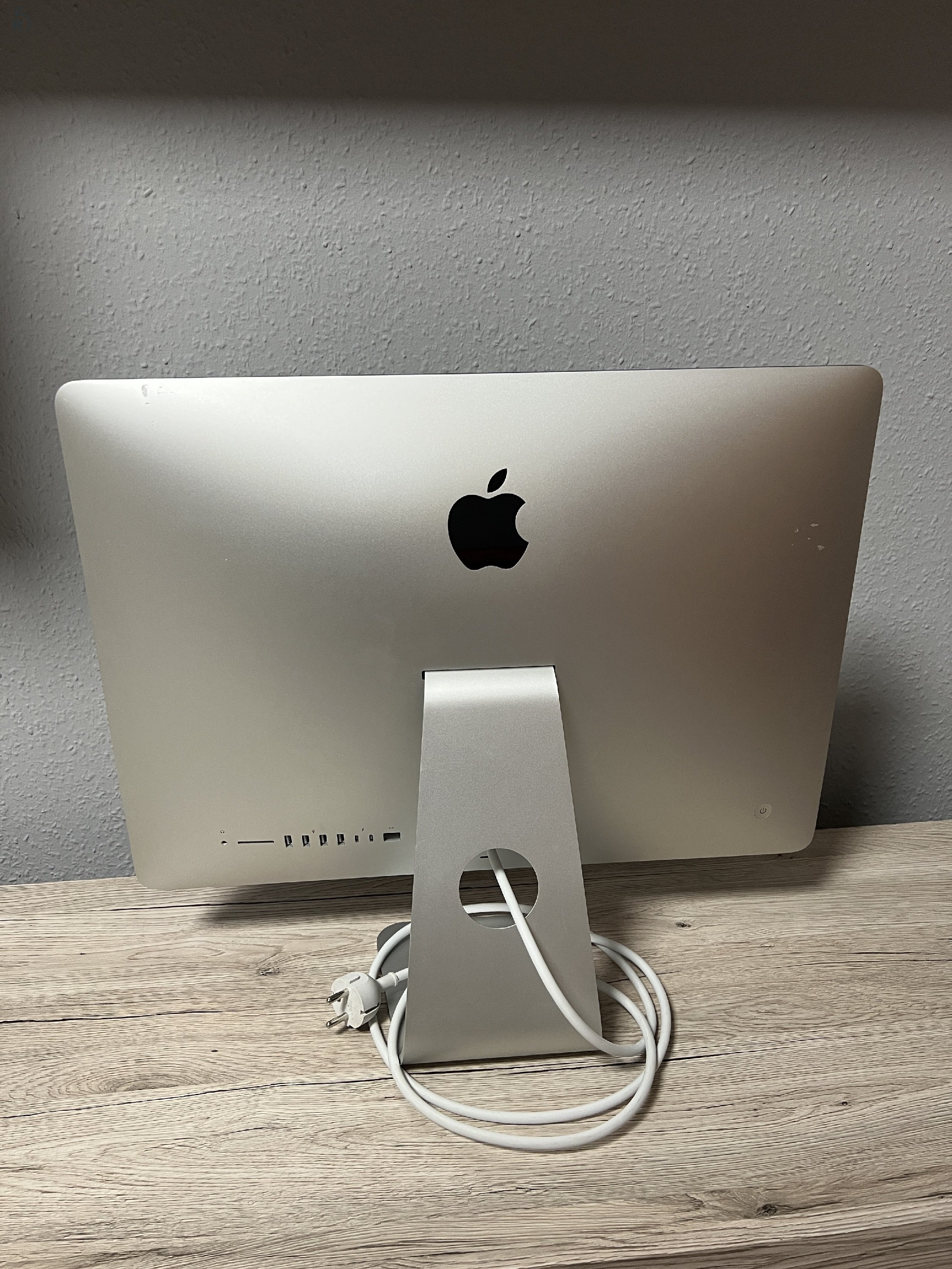 Eladó egy Apple iMac 21.5