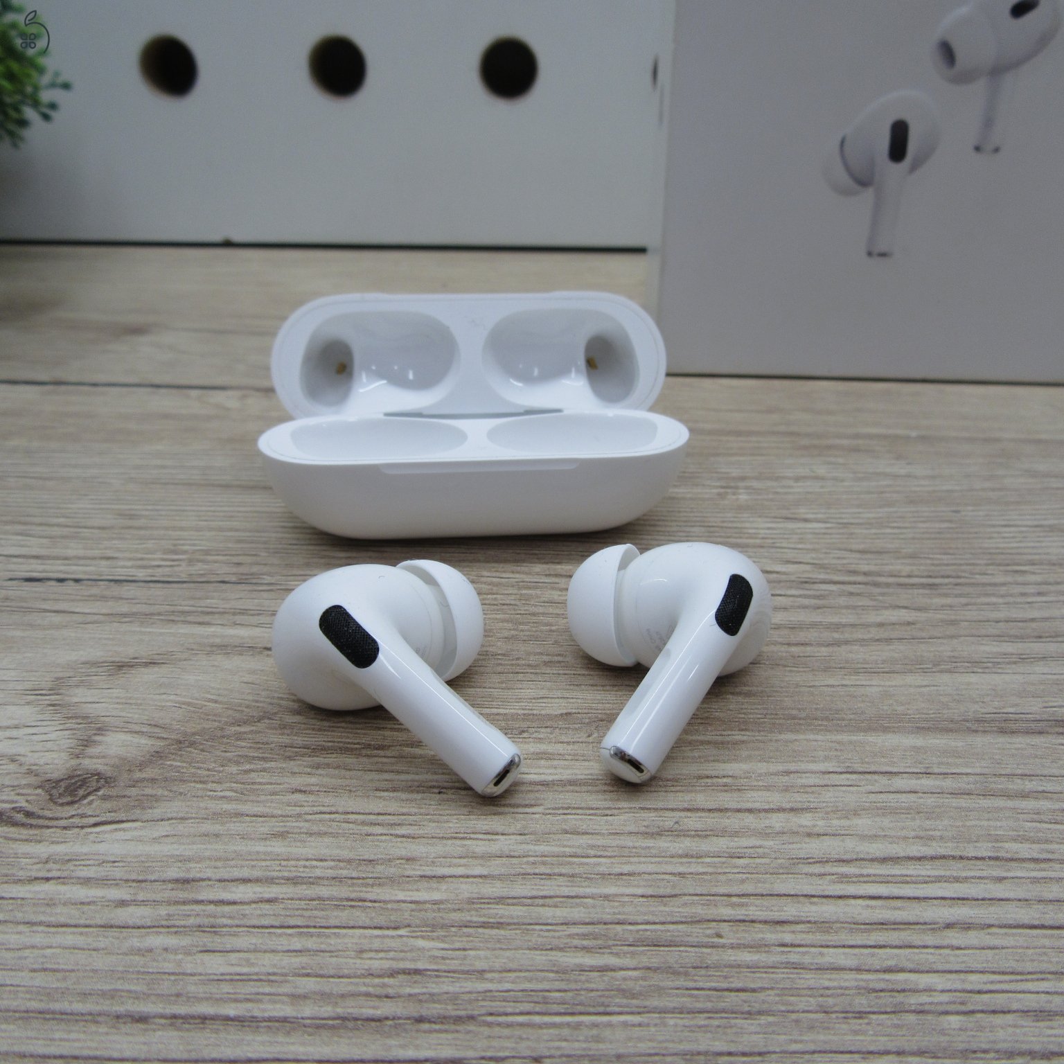Apple AirPods Pro 2. generáció használt, megkímélt – garanciás 2026.12.19-ig