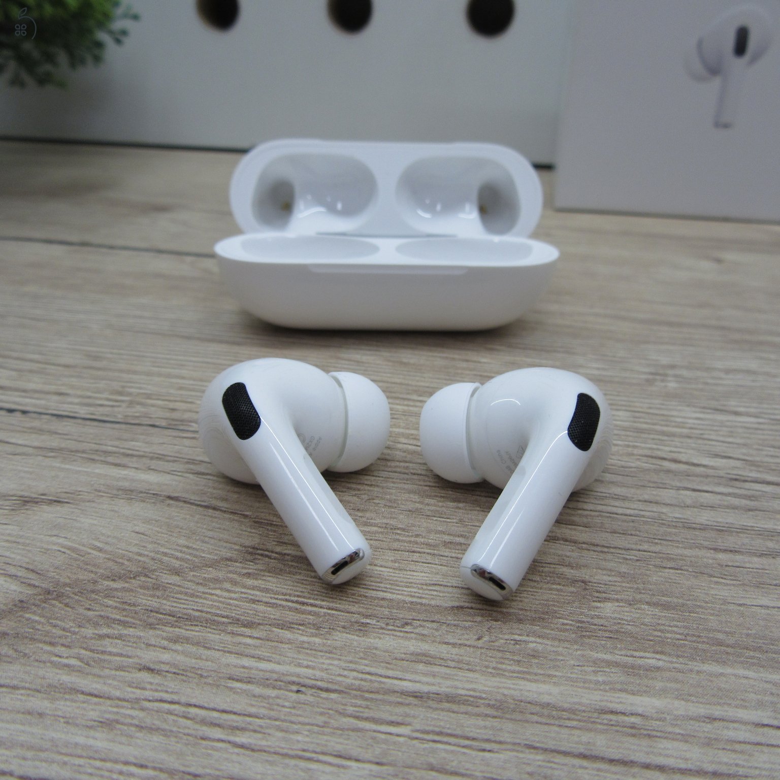 Apple AirPods Pro 2. generáció használt, karcmentes – 6 hónap garancia