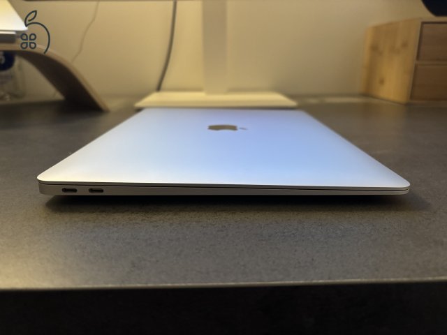 MacBook Air - M1 | 8GB RAM | 256 GB SSD | Int. Eng.