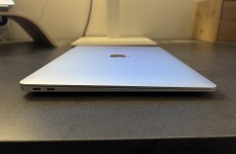 MacBook Air - M1 | 8GB RAM | 256 GB SSD | Int. Eng.