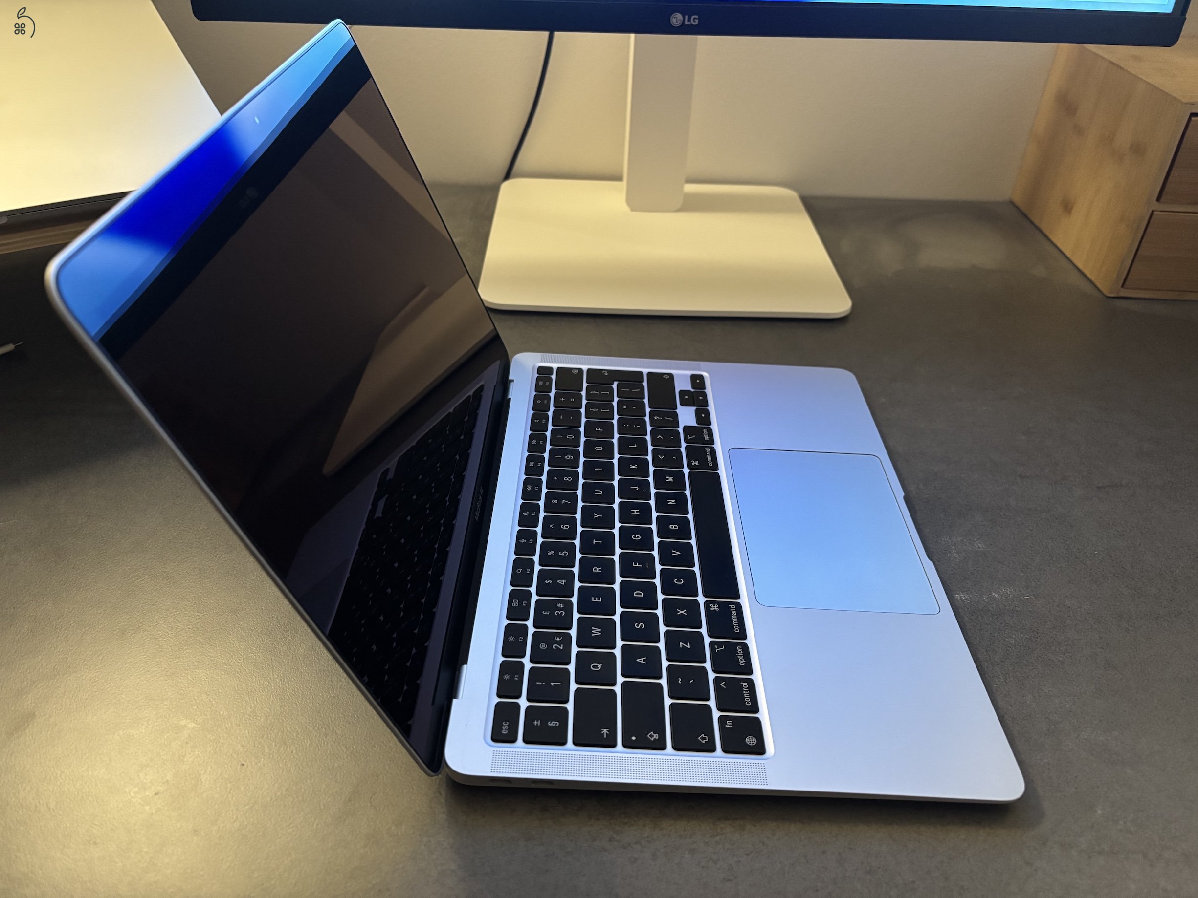 MacBook Air - M1 | 8GB RAM | 256 GB SSD | Int. Eng.