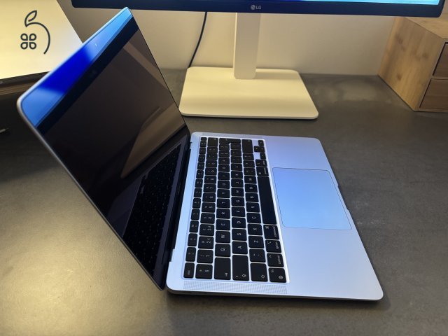 MacBook Air - M1 | 8GB RAM | 256 GB SSD | Int. Eng.