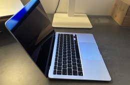 MacBook Air - M1 | 8GB RAM | 256 GB SSD | Int. Eng.