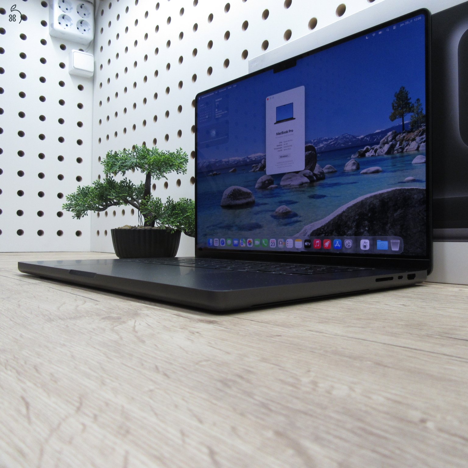 Apple MacBook Pro 16 (2024) M4 Pro 24GB/500GB használt, karcmentes – 95% akku