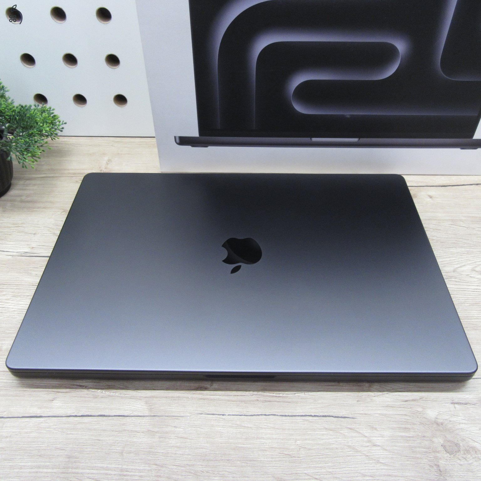 Apple MacBook Pro 16 (2024) M4 Pro 24GB/500GB használt, karcmentes – 95% akku