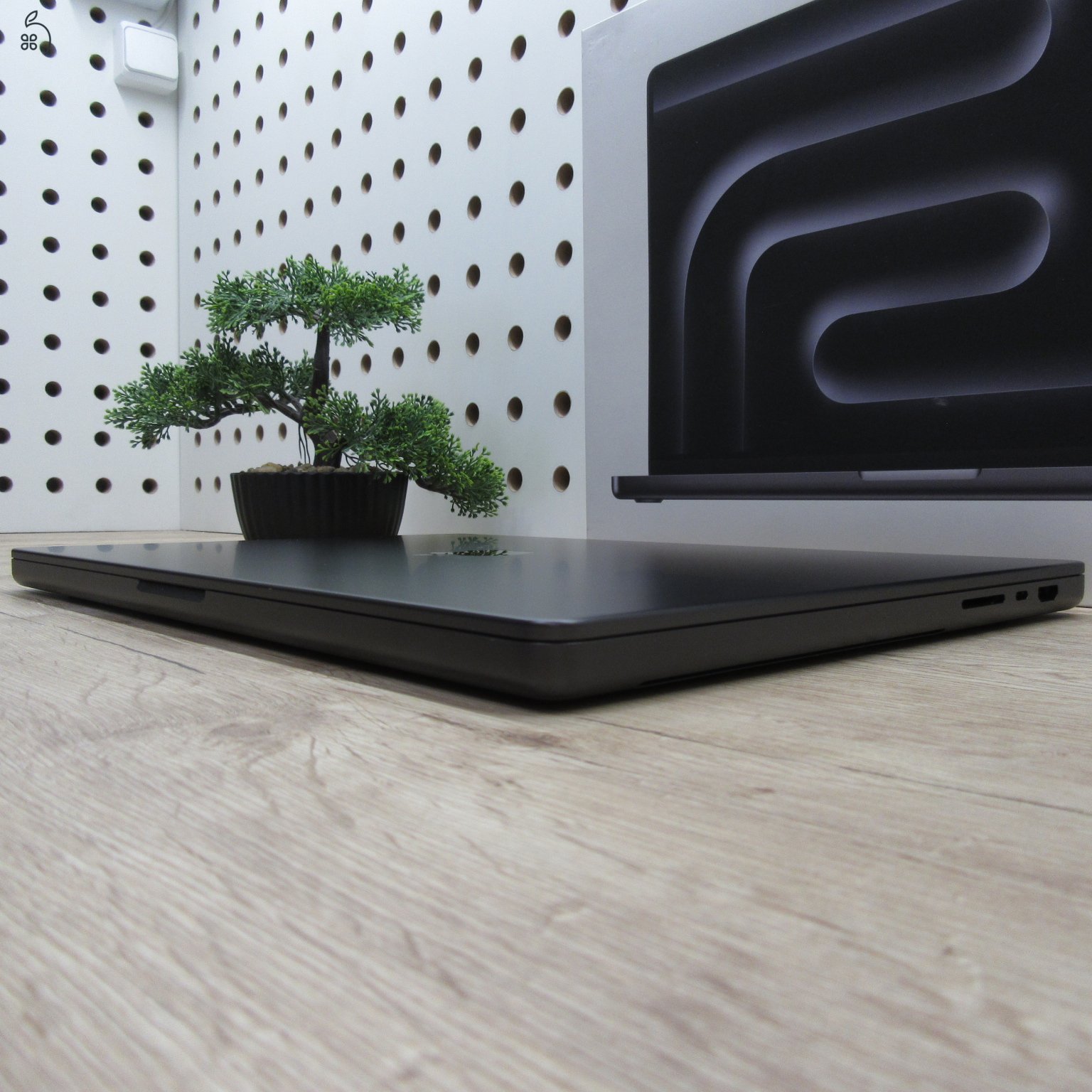 Apple MacBook Pro 16 (2024) M4 Pro 24GB/500GB használt, karcmentes – 95% akku