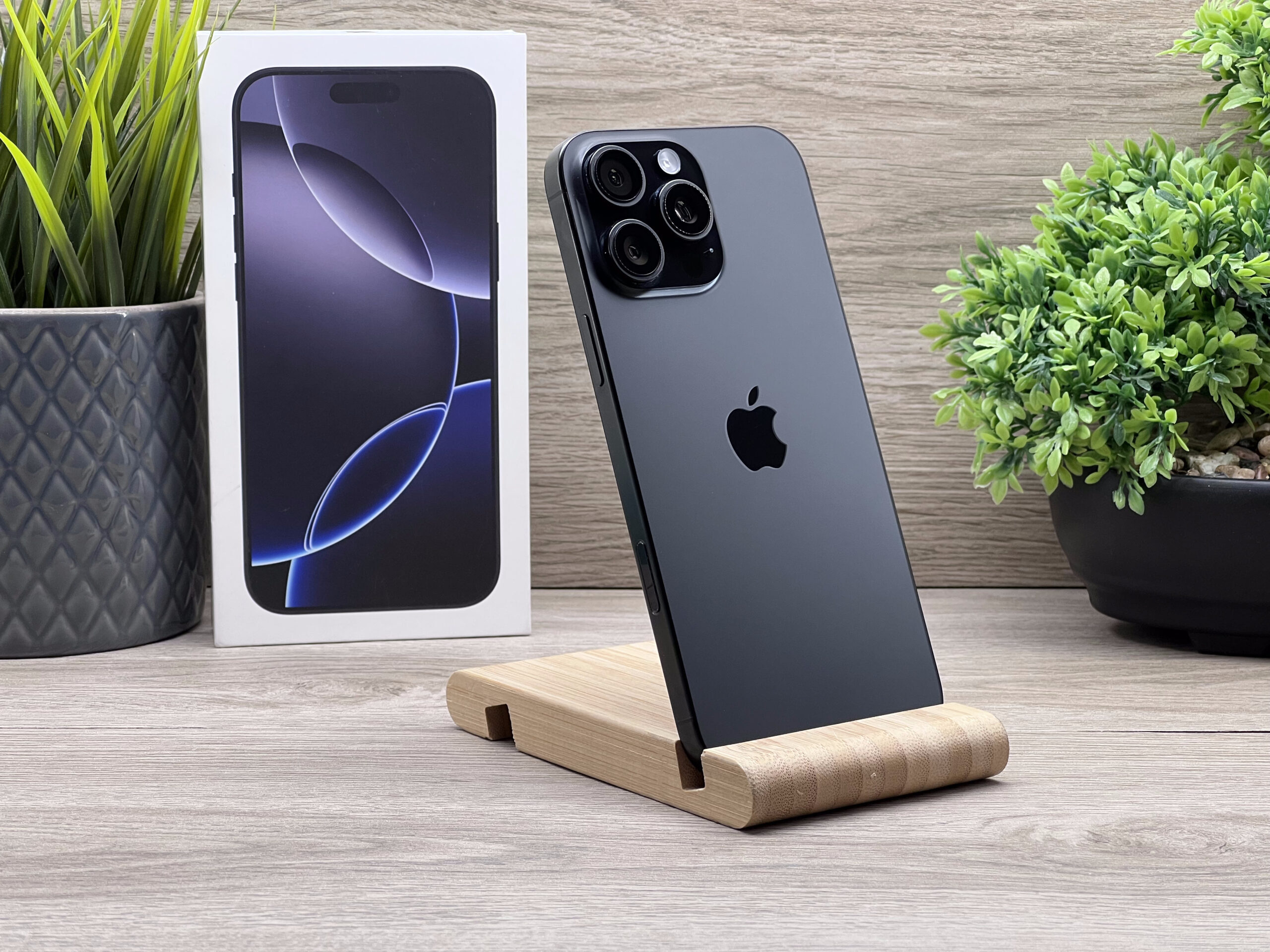 iPhone 16 Pro Max Black Titanium 256GB 2 ÉV Garanciával Számlával 100% Akku