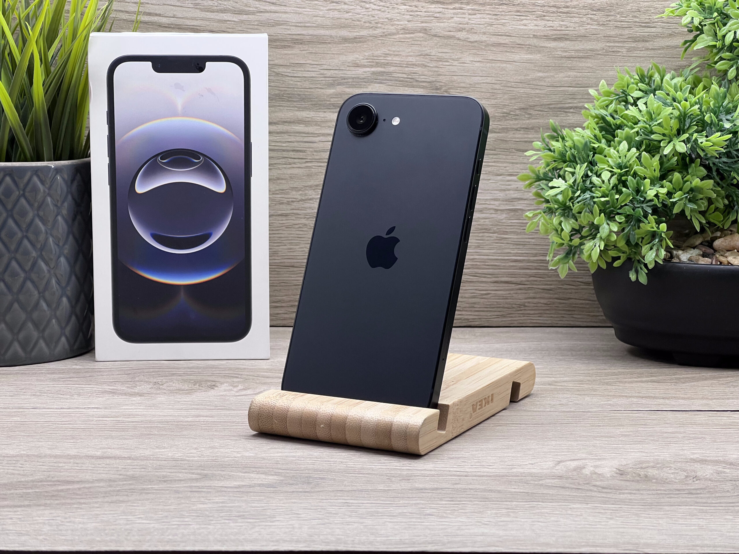 iPhone 16E Black 128GB 2 ÉV Garanciával Számlával 100% Akku