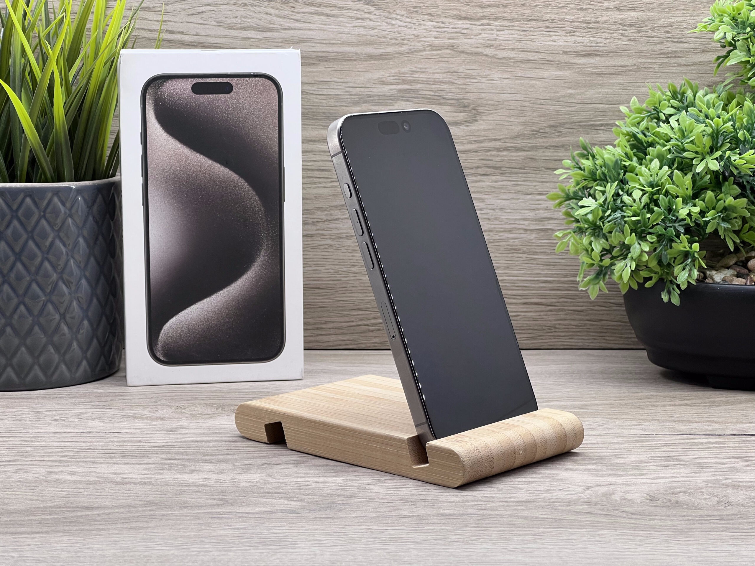 iPhone 15 Pro Natural Titanium 128GB 2 ÉV Garanciával Számlával 94% Akku