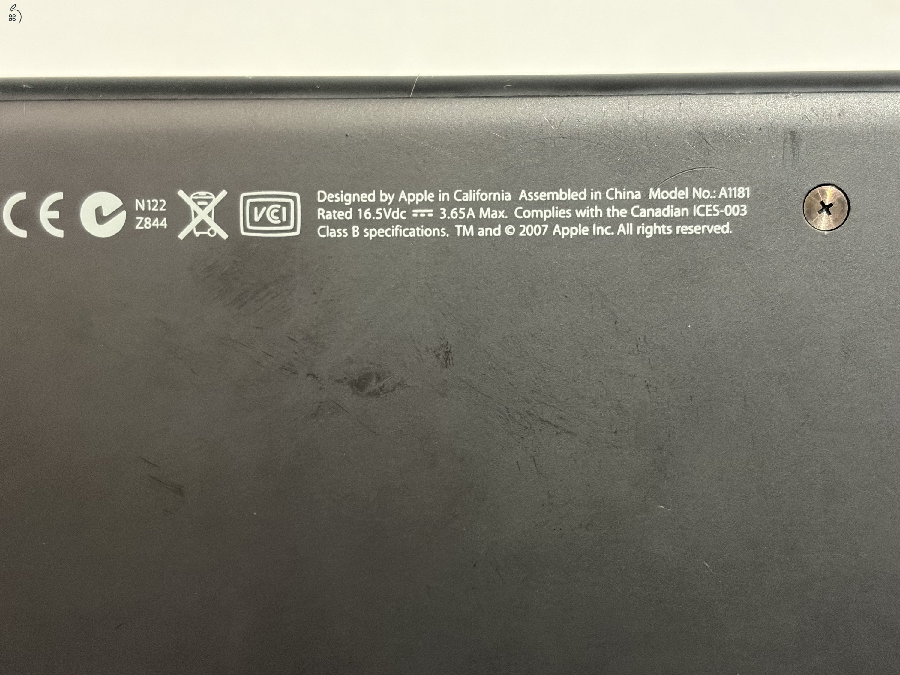 Apple MacBook A1181 gyűjtőknek vagy fanatikusoknak.