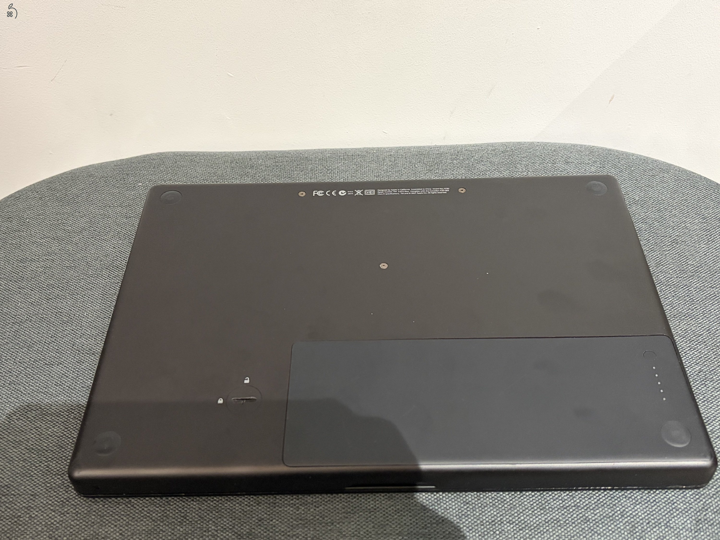 Apple MacBook A1181 gyűjtőknek vagy fanatikusoknak.