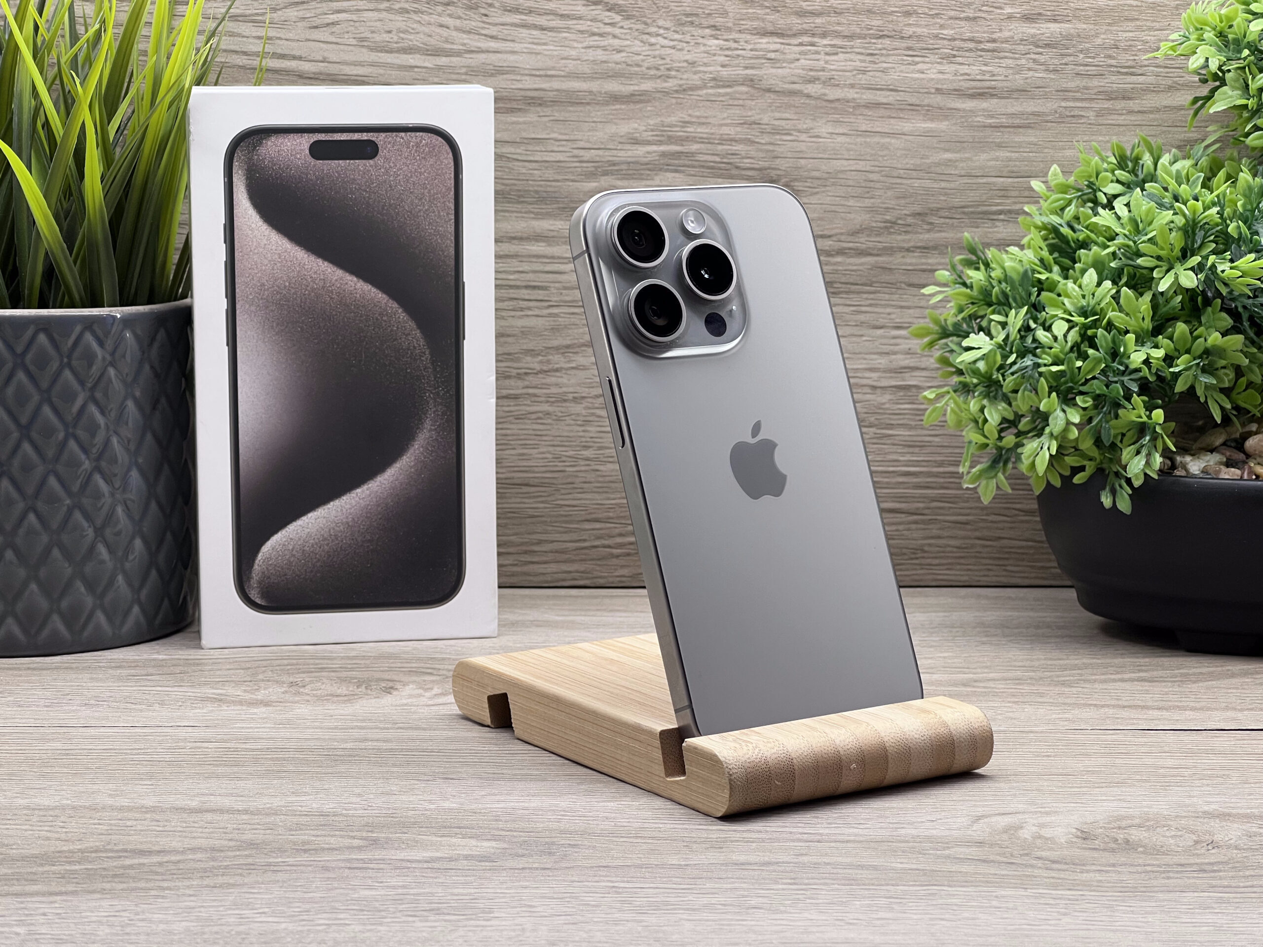 iPhone 15 Pro Natural Titanium 128GB 2 ÉV Garanciával Számlával 90% Akku