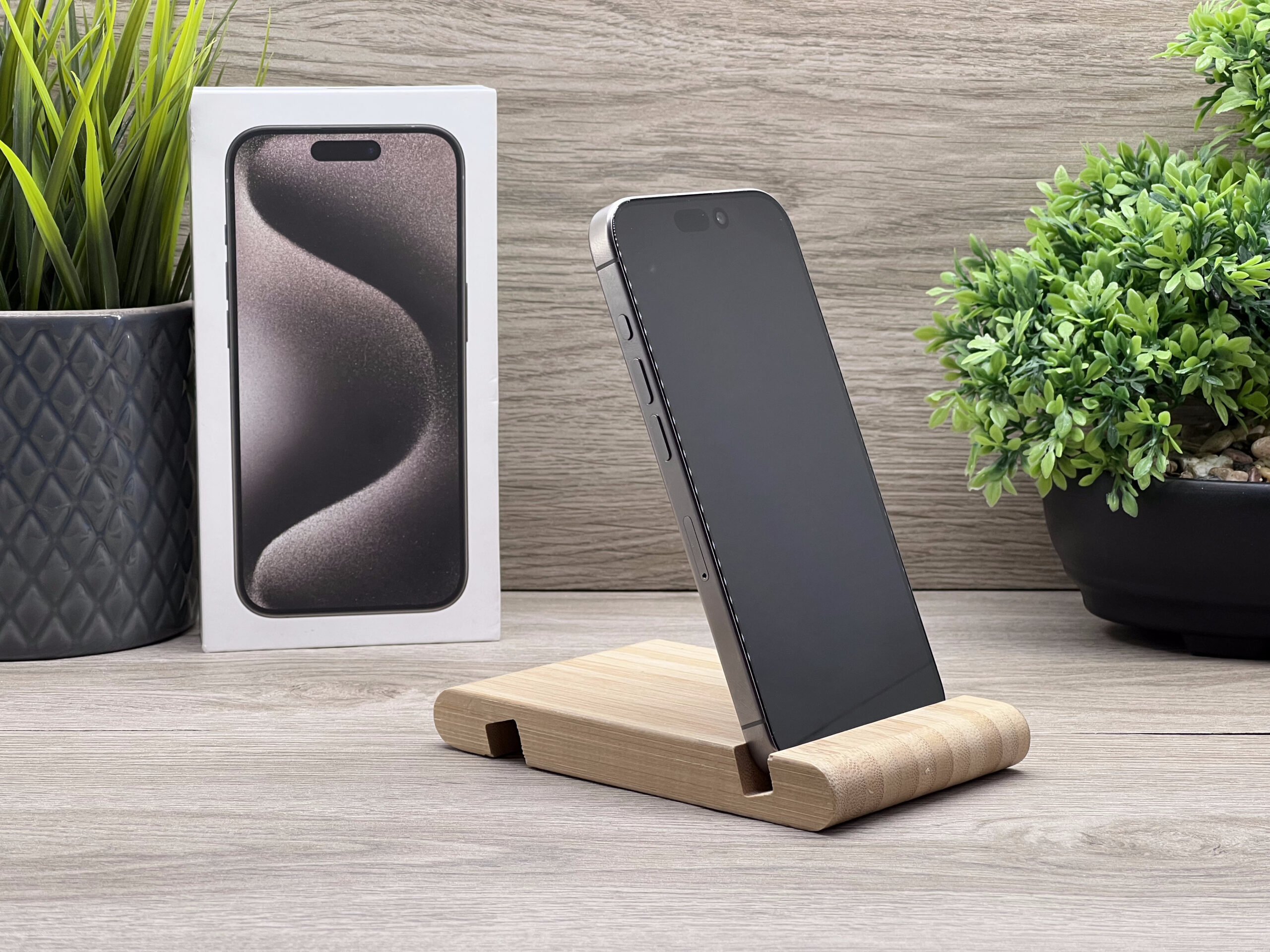 iPhone 15 Pro Natural Titanium 128GB 2 ÉV Garanciával Számlával 90% Akku