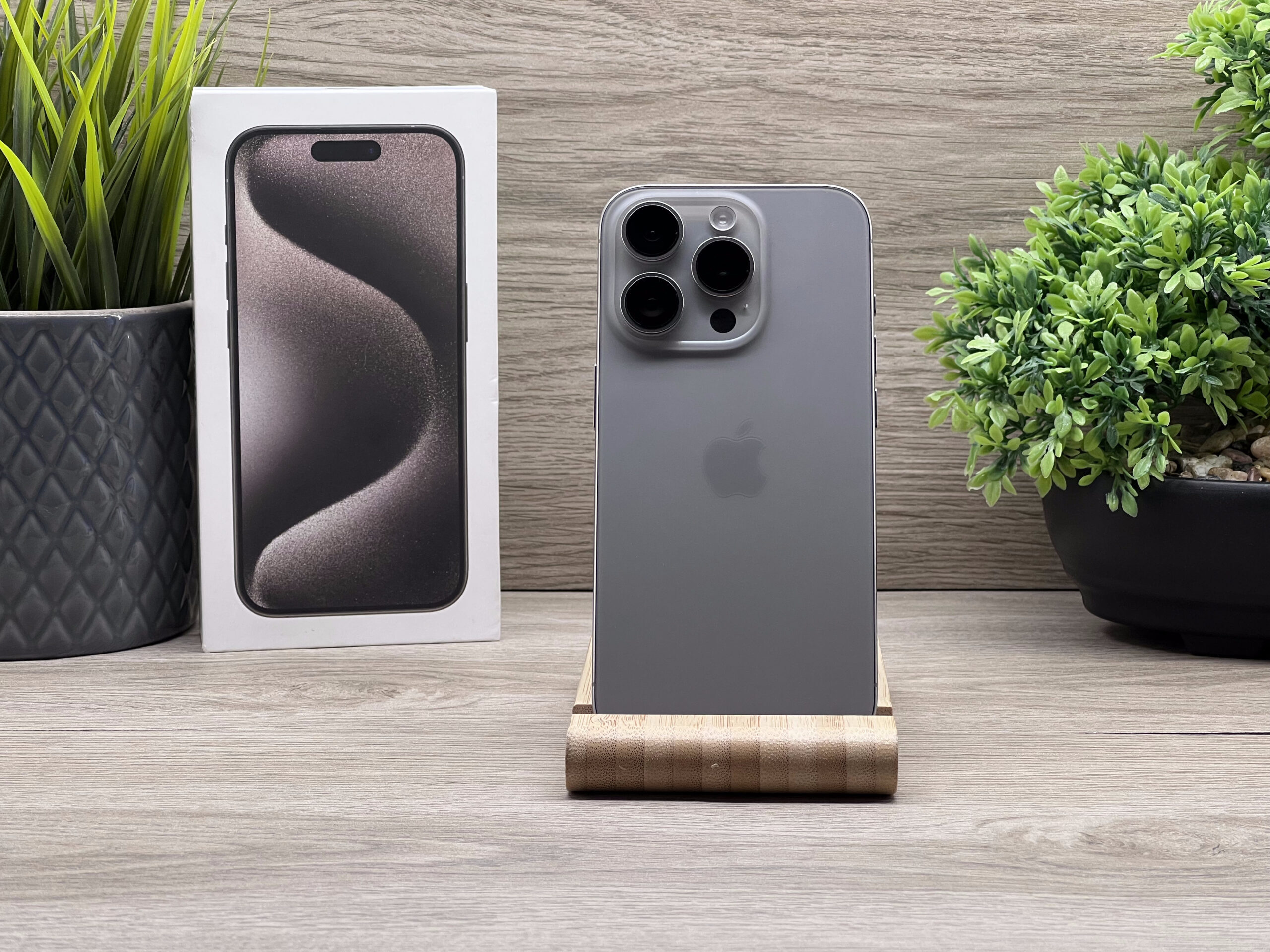 iPhone 15 Pro Natural Titanium 128GB 2 ÉV Garanciával Számlával 90% Akku