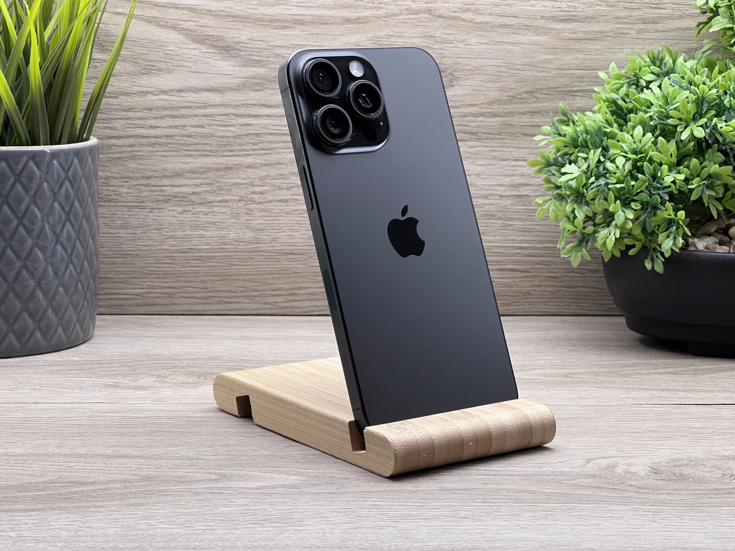 Hibátlan iPhone 15 Pro Max Black Titanium 256GB E-SIM 2 ÉV Garanciával Számlával 92% Akku