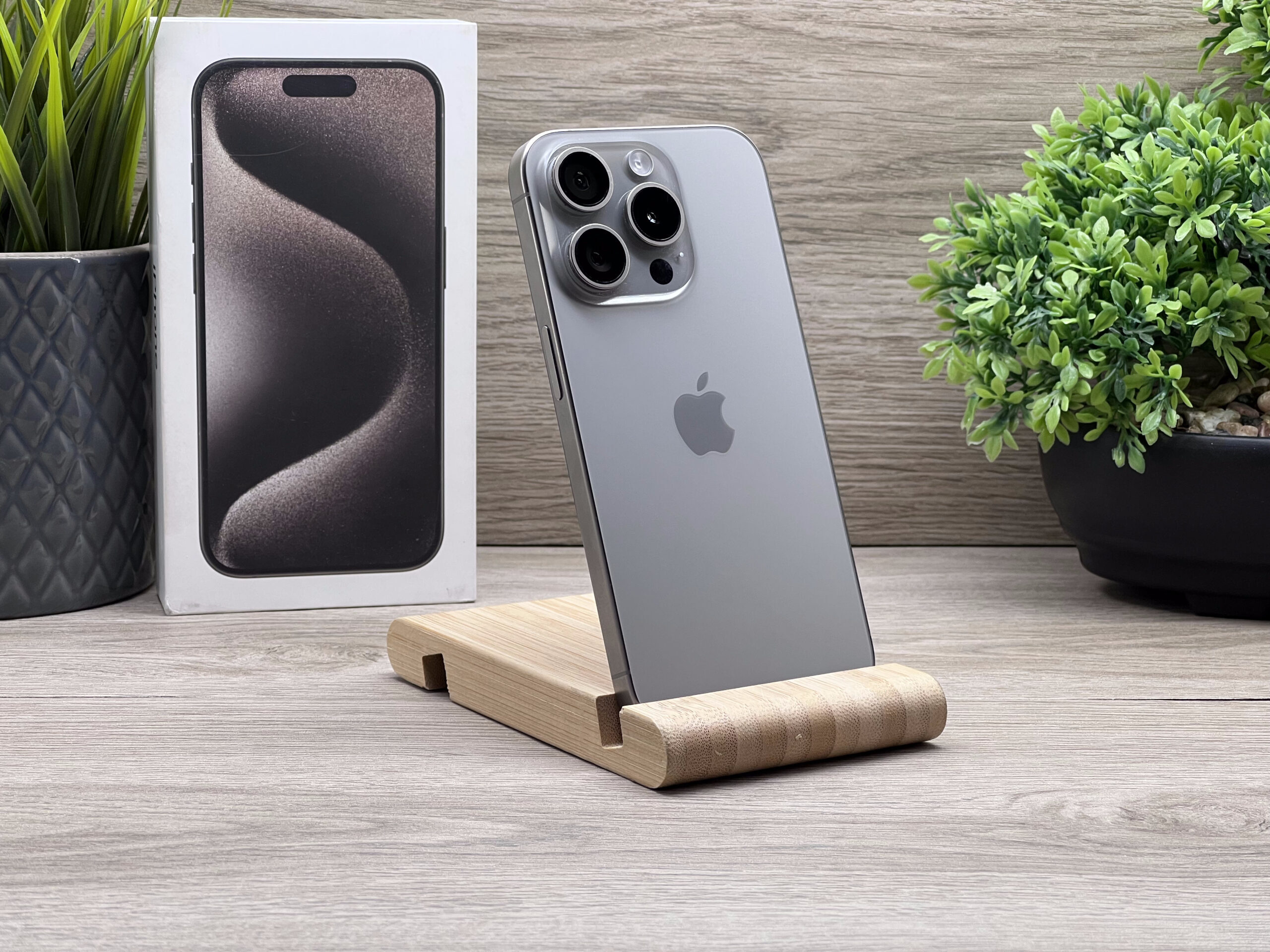 Hibátlan iPhone 15 Pro Natural Titanium 128GB 2 ÉV Garanciával Számlával 92% Akku