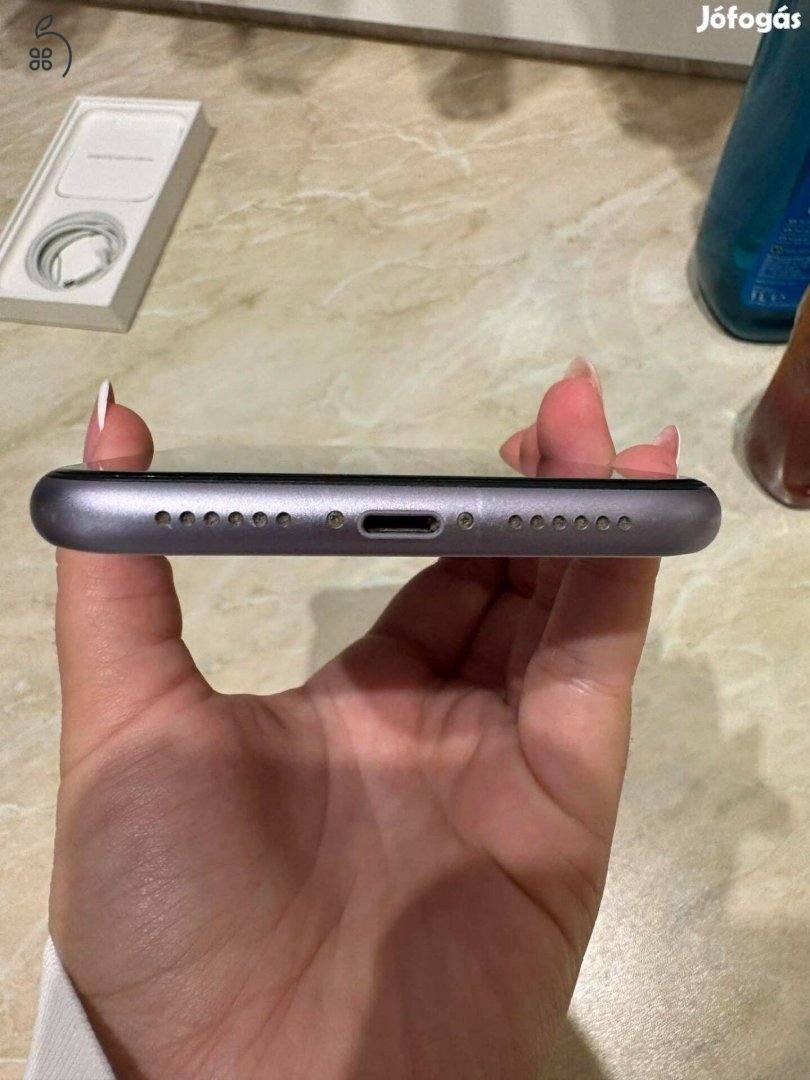 Iphone 11, ajándék tokokkal