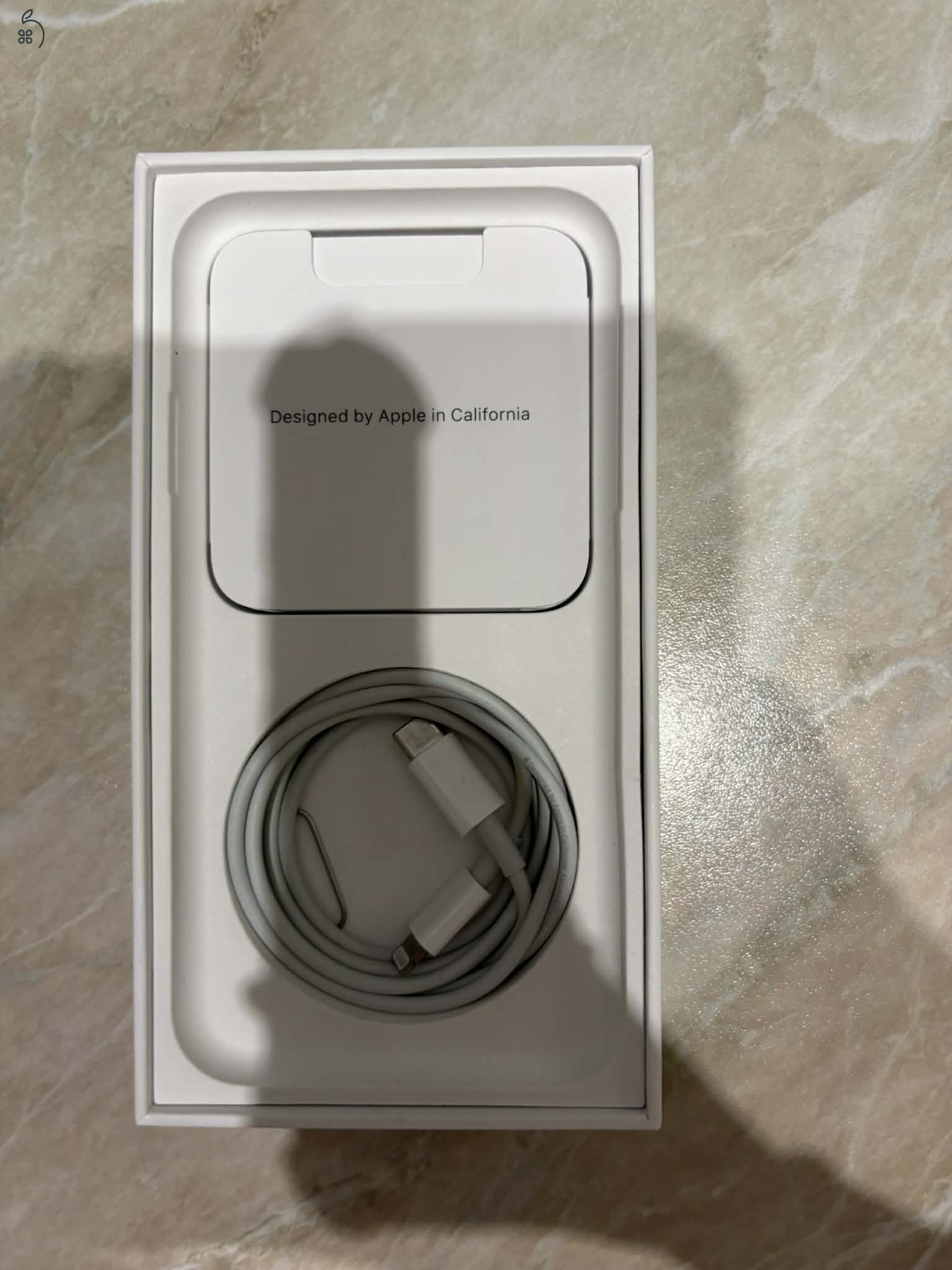 Iphone 11, ajándék tokokkal