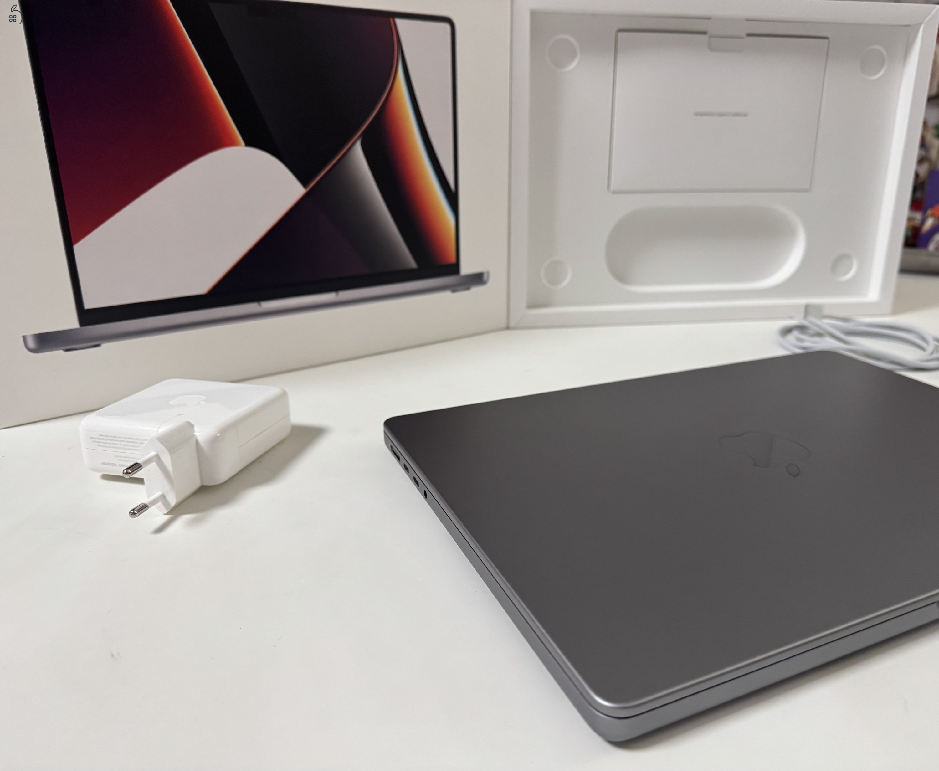 2021 Macbook Pro 14, M1 Pro (8 CPU, 14 GPU), 32GB, 1TB, Silver