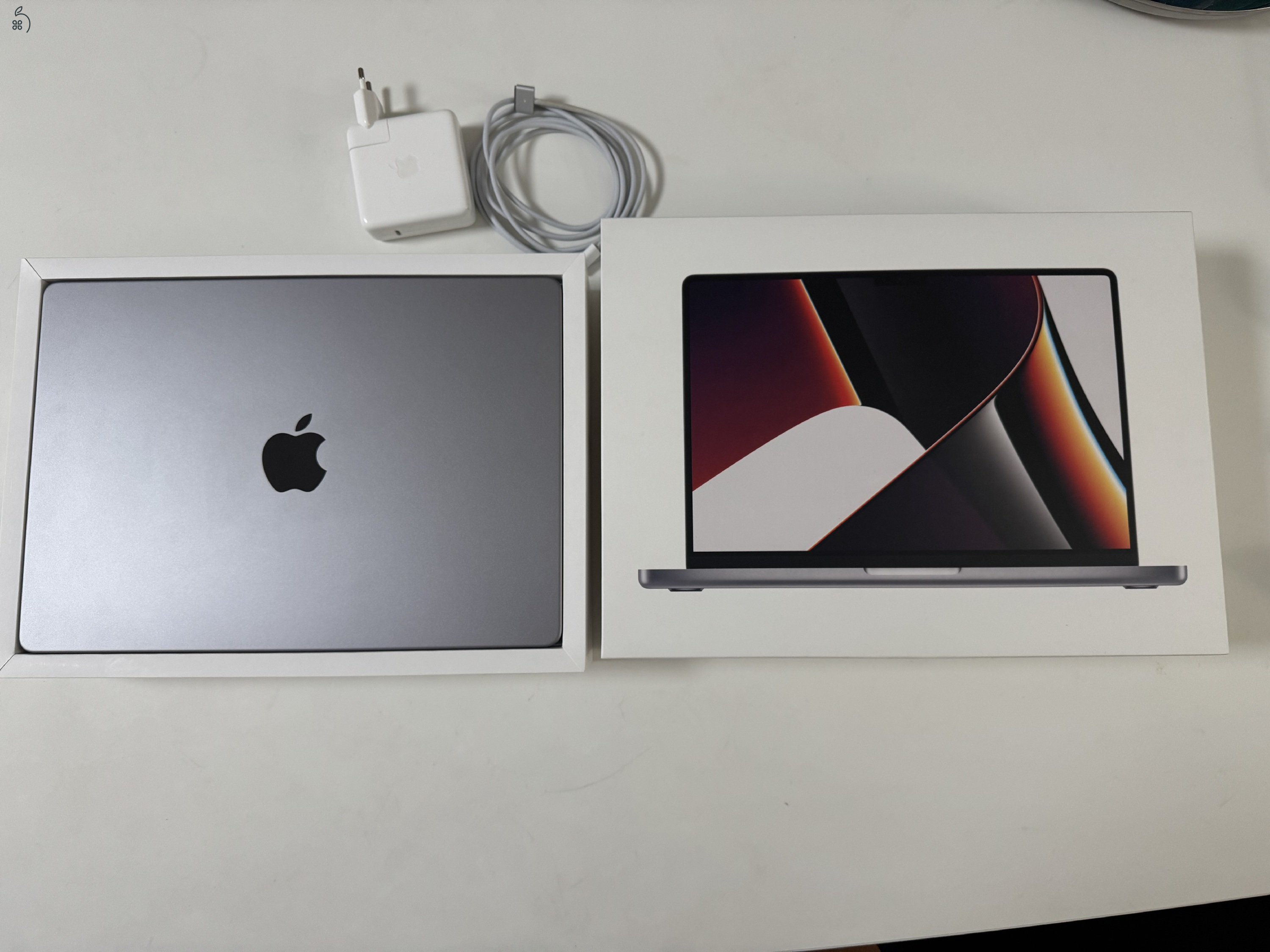 2021 Macbook Pro 14, M1 Pro (8 CPU, 14 GPU), 32GB, 1TB, Silver