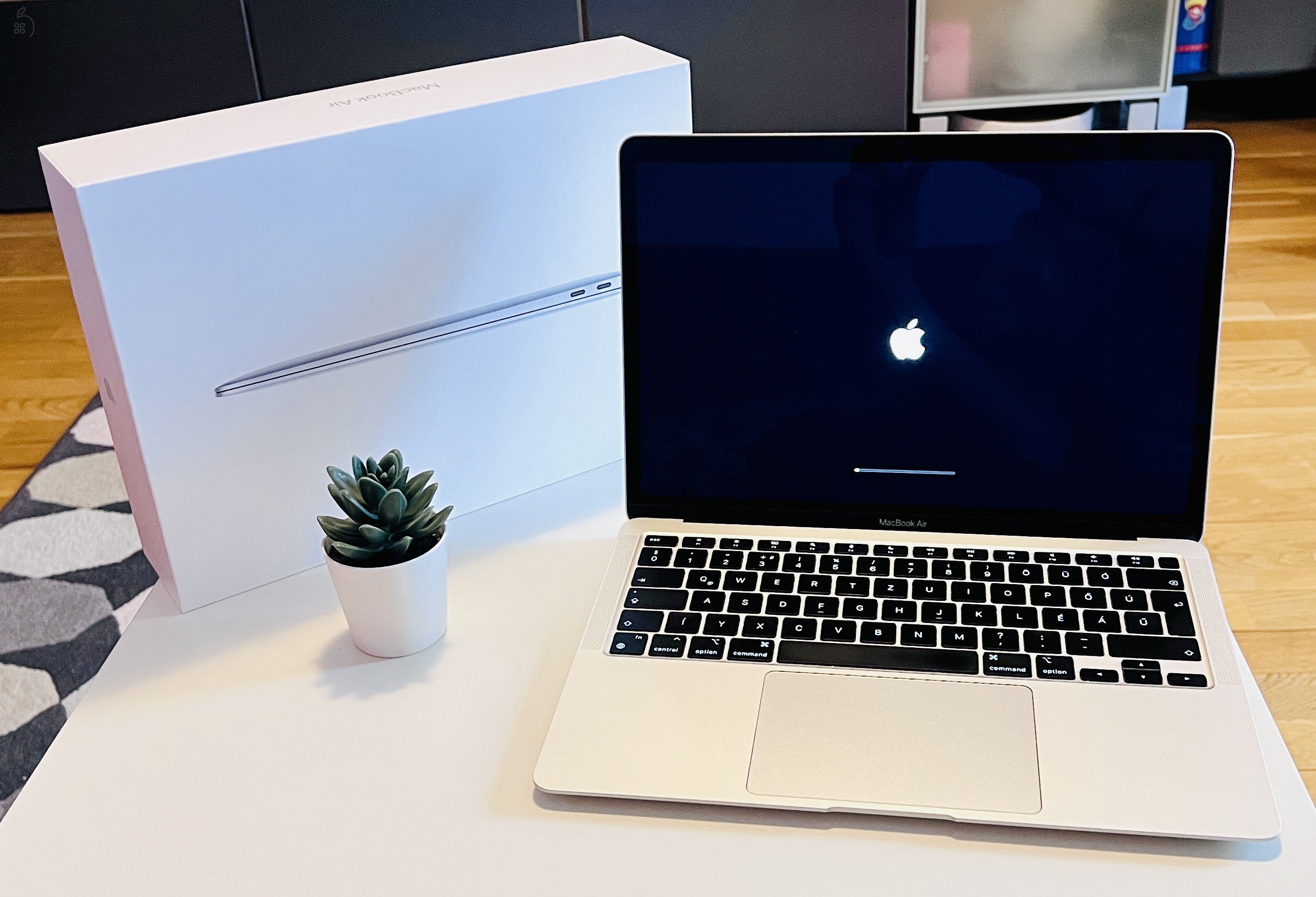 Eladó MacBook Air (M1) 8GB RAM, 512 GB SSD (első tulajdonostól, iStyle számlával!)