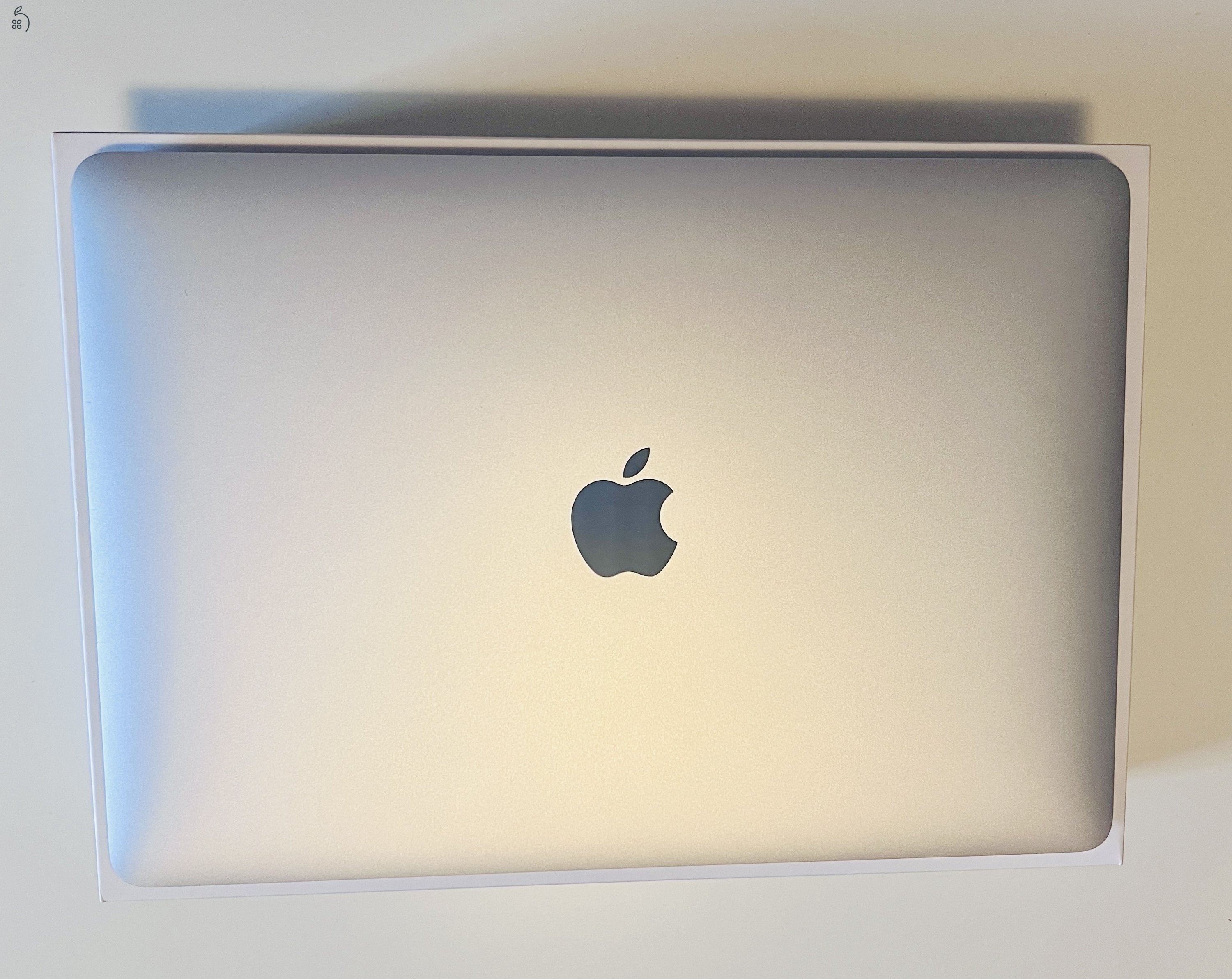 Eladó MacBook Air (M1) 8GB RAM, 512 GB SSD (első tulajdonostól, iStyle számlával!)