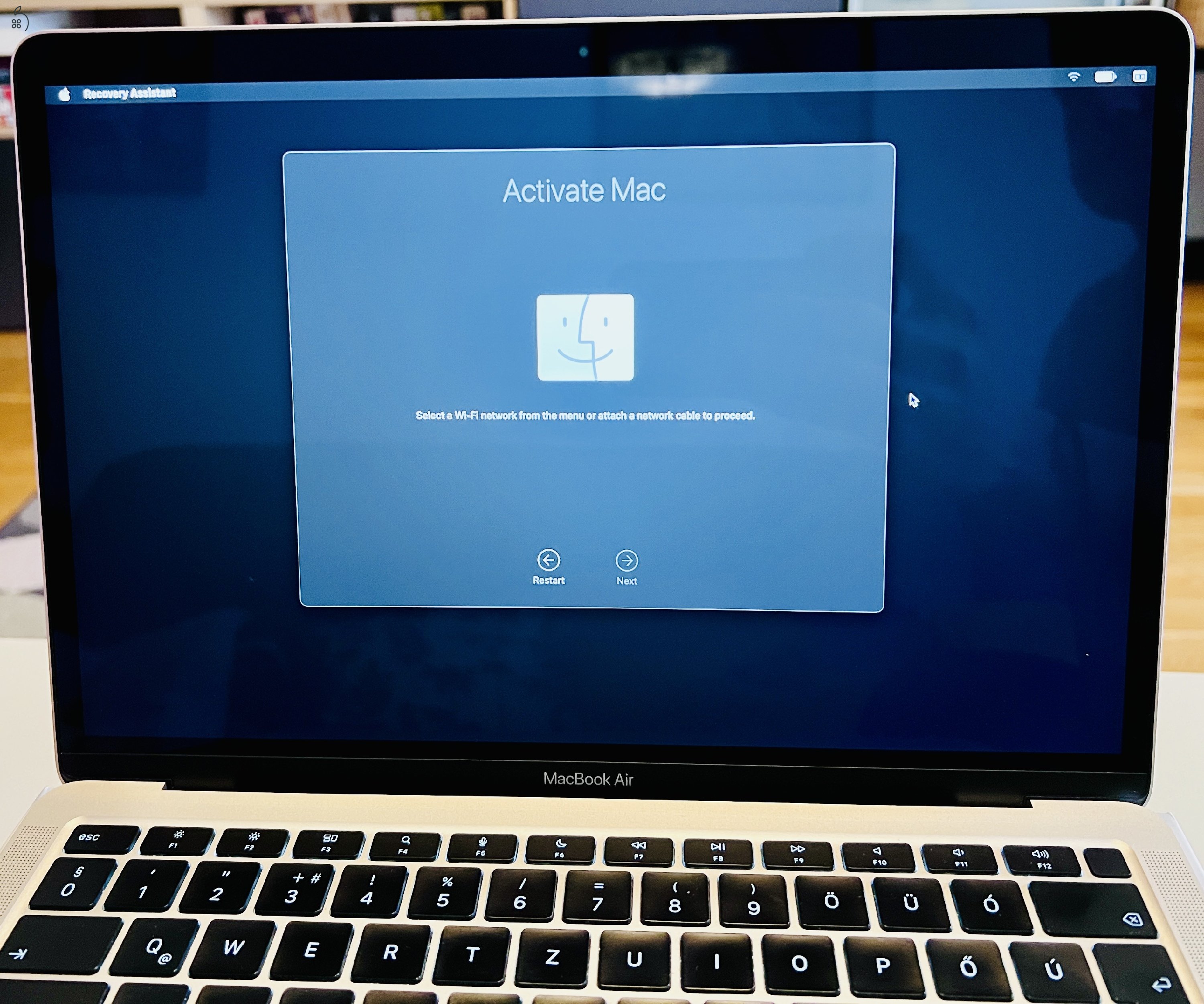 Eladó MacBook Air (M1) 8GB RAM, 512 GB SSD (első tulajdonostól, iStyle számlával!)