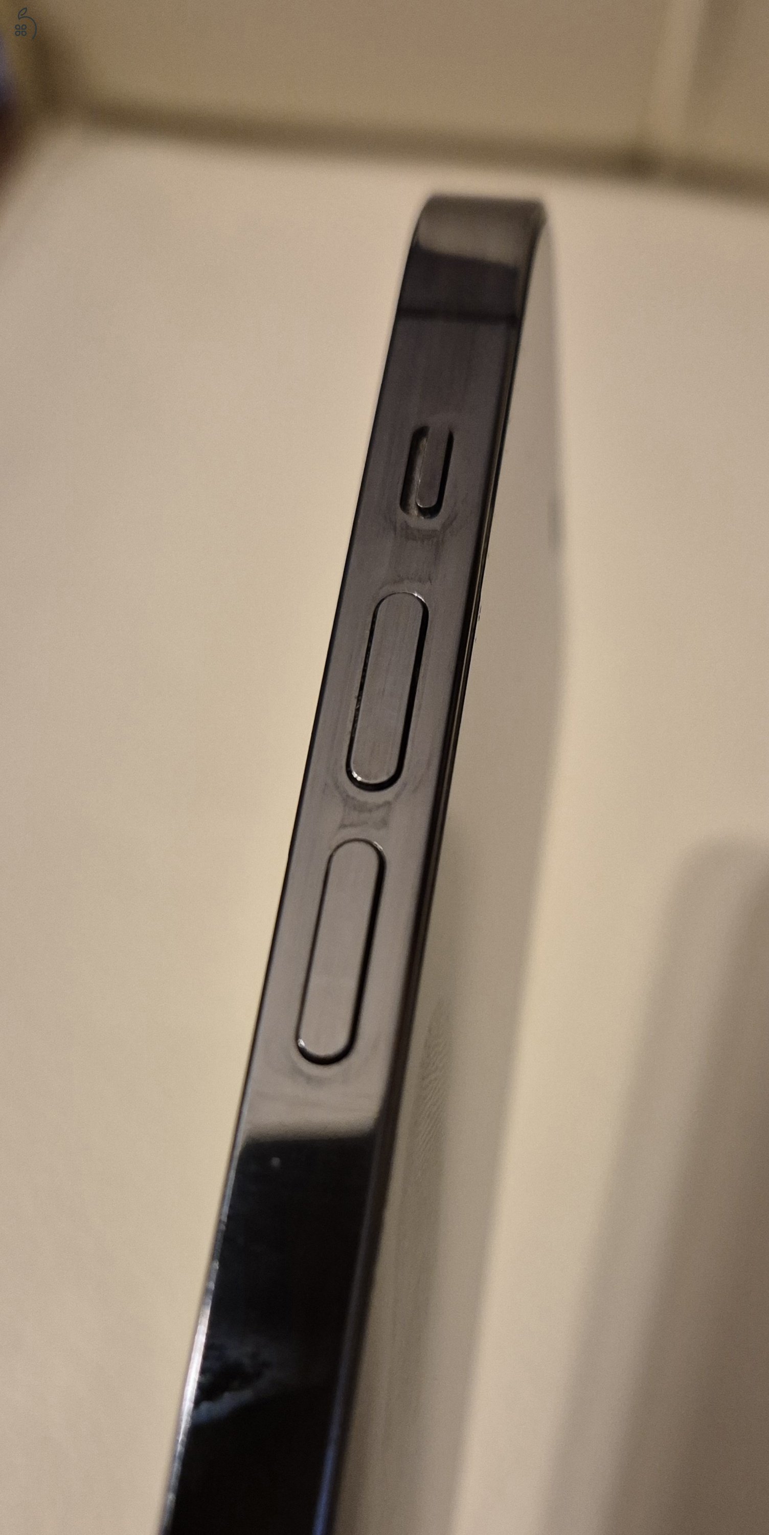 iPhone 12 Pro 128 GB – szép állapotú, akku cserélve, tokokkal