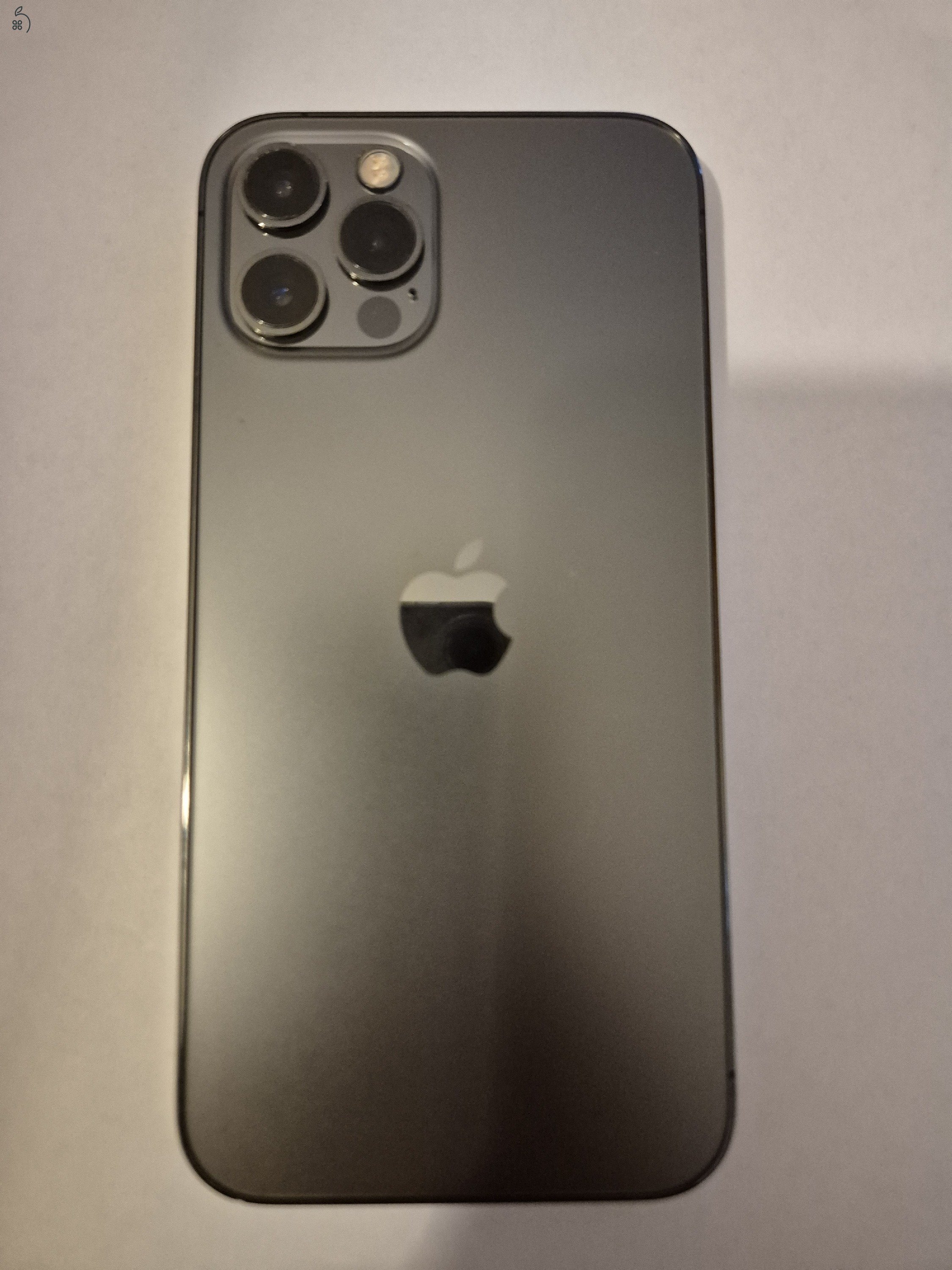 iPhone 12 Pro 128 GB – szép állapotú, akku cserélve, tokokkal