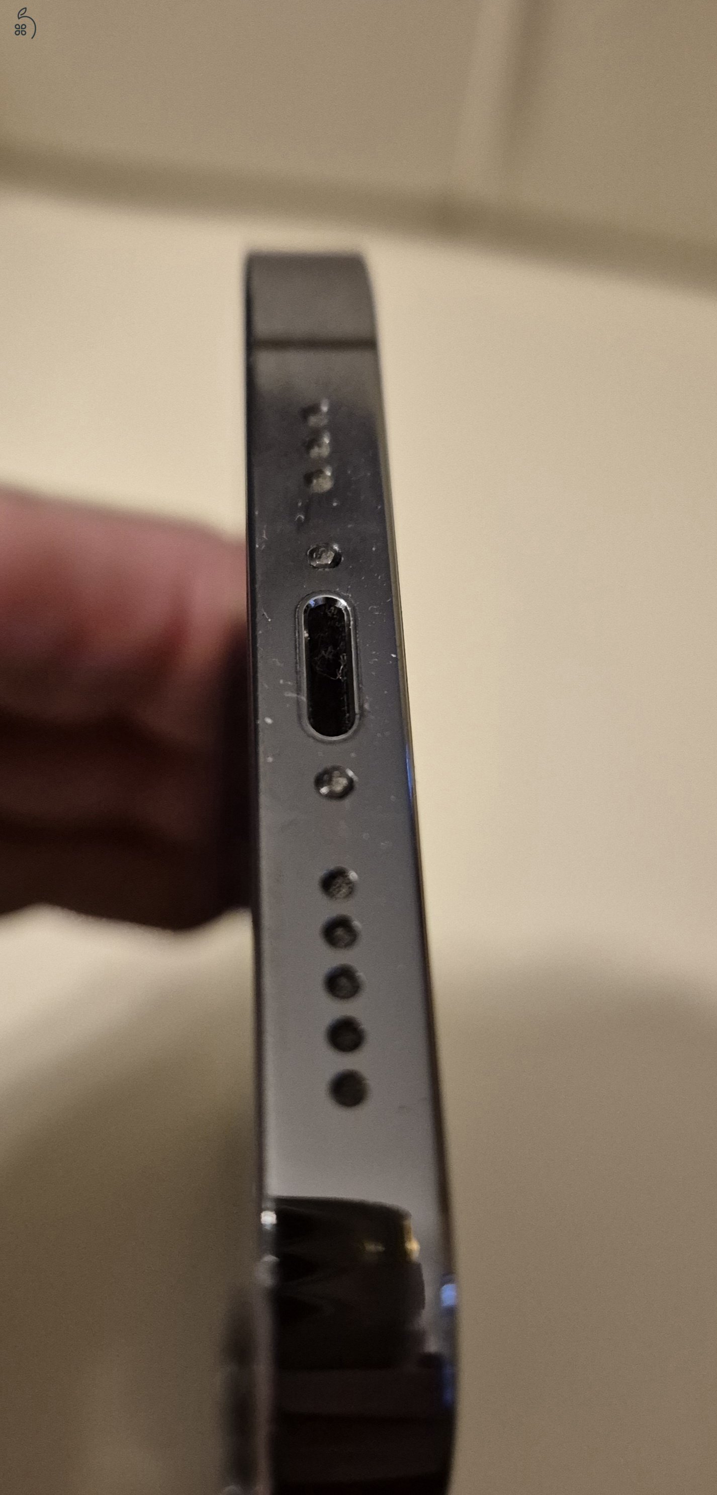 iPhone 12 Pro 128 GB – szép állapotú, akku cserélve, tokokkal