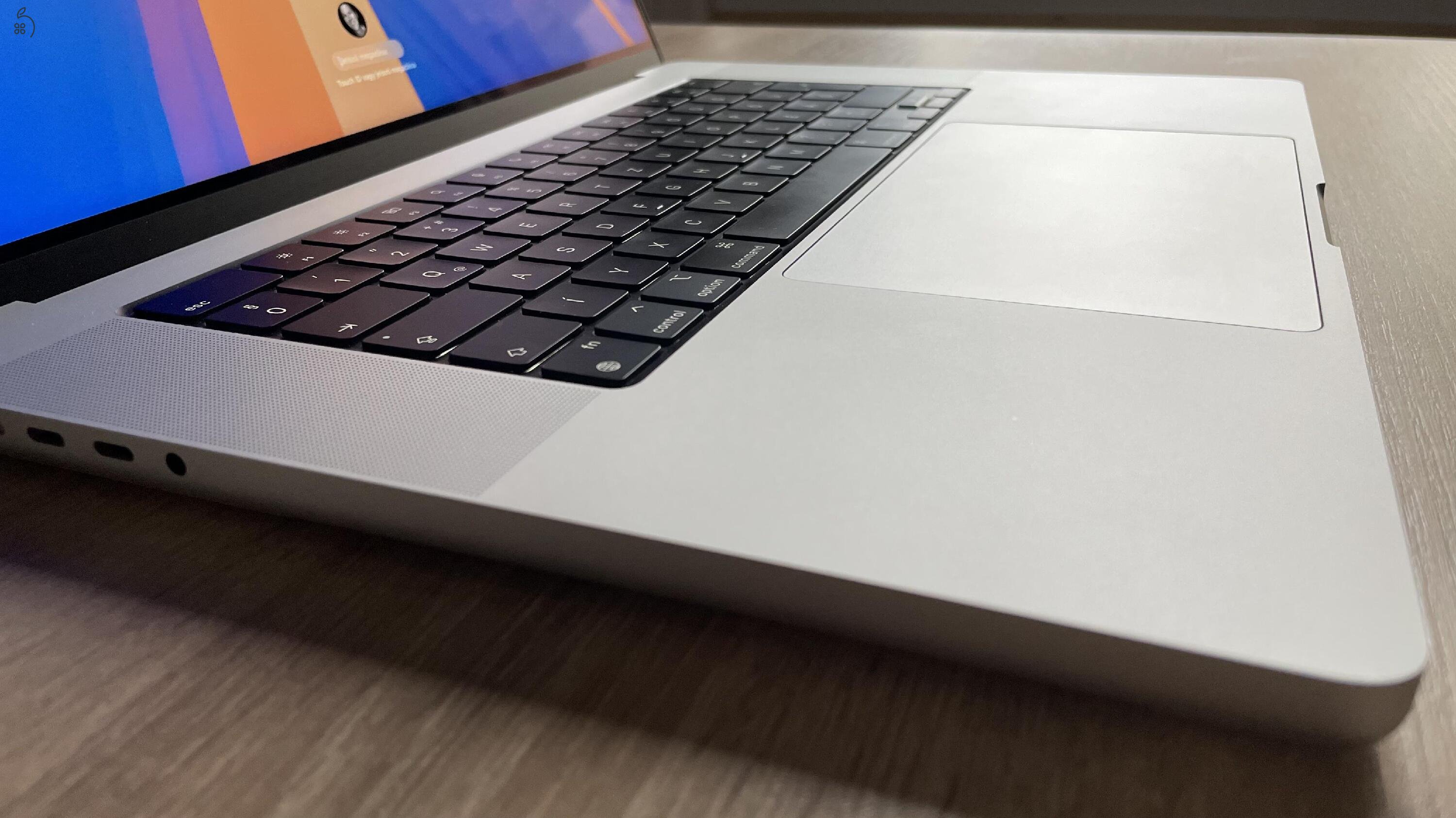 Apple Macbook Pro M1 Max 16” 32GB / 1TB (10c/32c/16c), 92% akksi, Silver, mintha új lenne