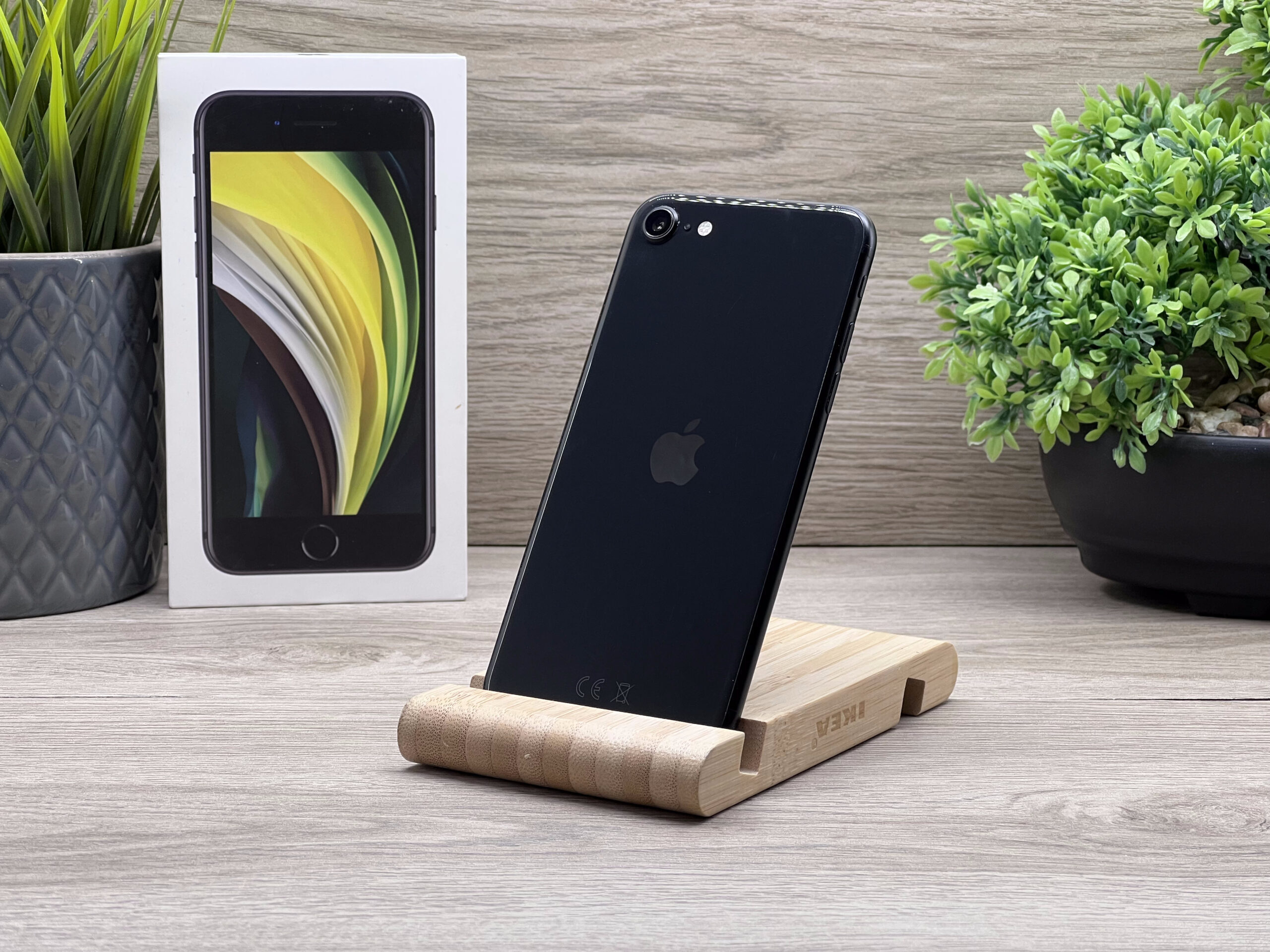 Hibátlan iPhone SE Black 64GB 2 ÉV Garanciával Számlával