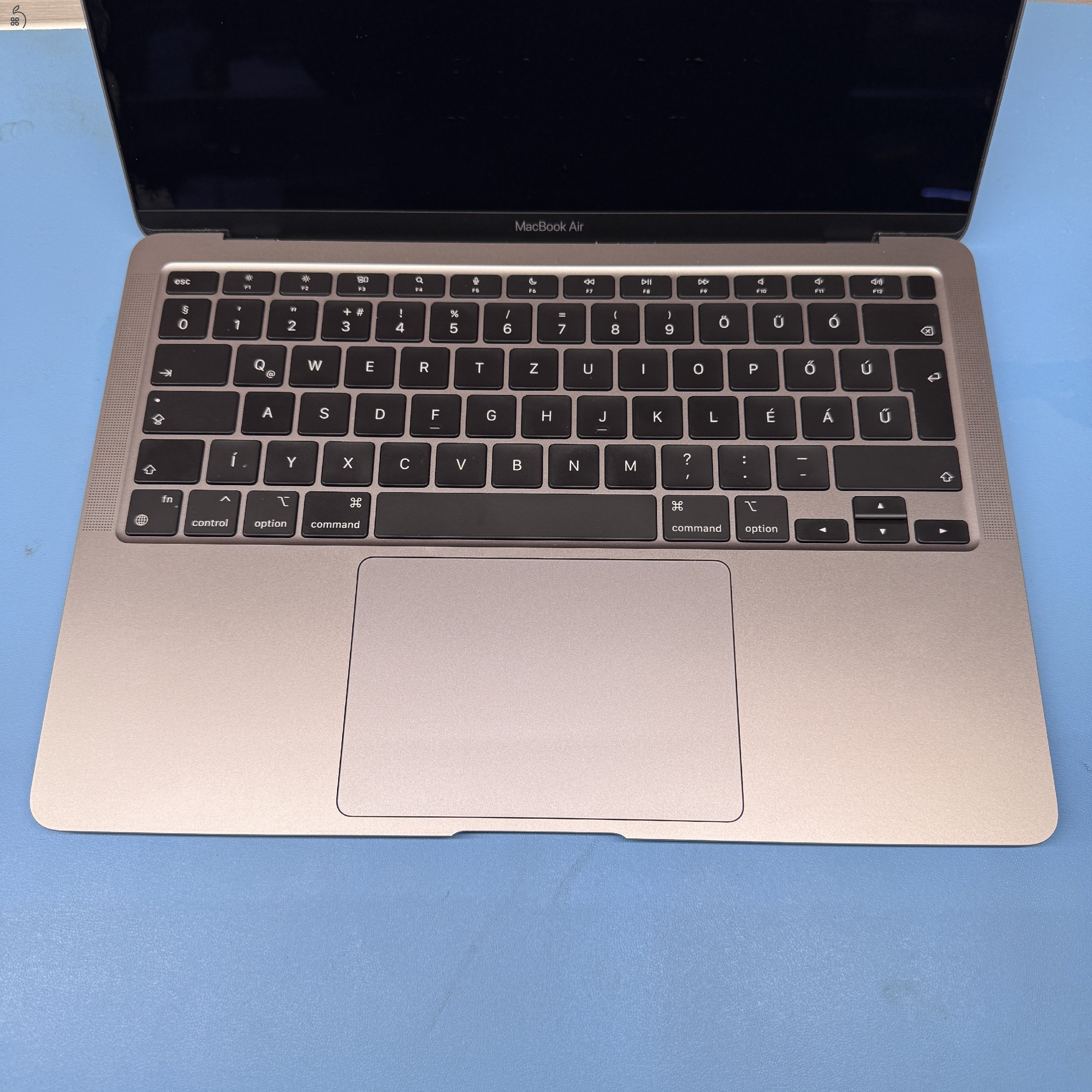 Újszerű Apple MacBook Air 13” Retina (2020) M1 Chip 256GB SSD - Spacegray - MAGYAR
