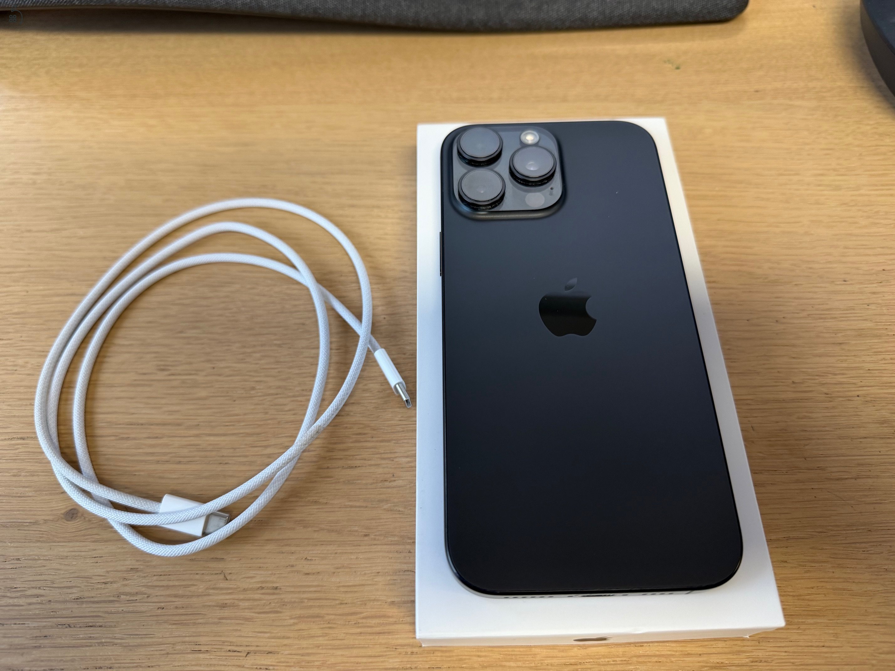 iPhone 16 Pro Max Black Titanium 256GB – független – 100% akku – doboz + tok + fólia – garanciás