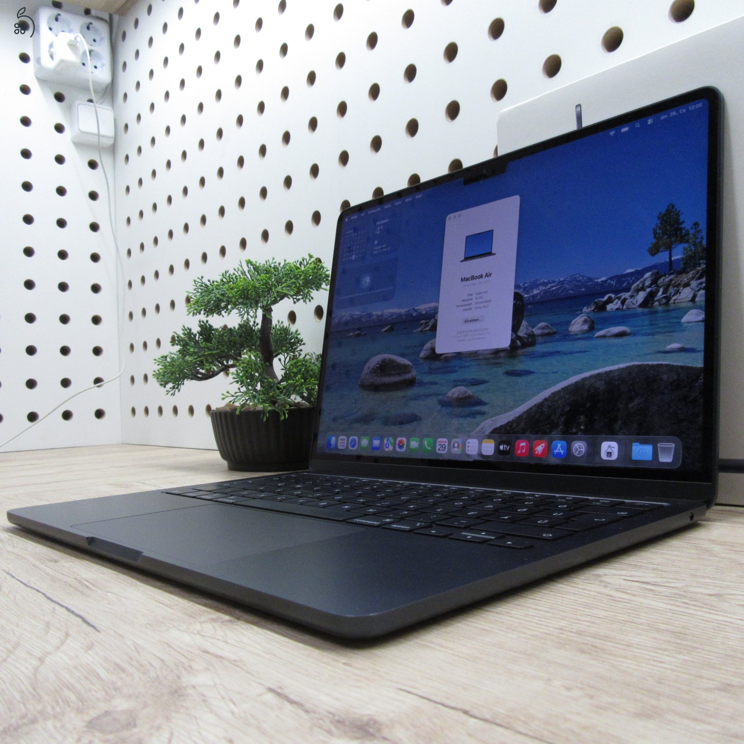 Apple MacBook Air 13 M4 (2025) 16GB/500GB SSD használt, karcmentes, 100% akku 64 töltési ciklus