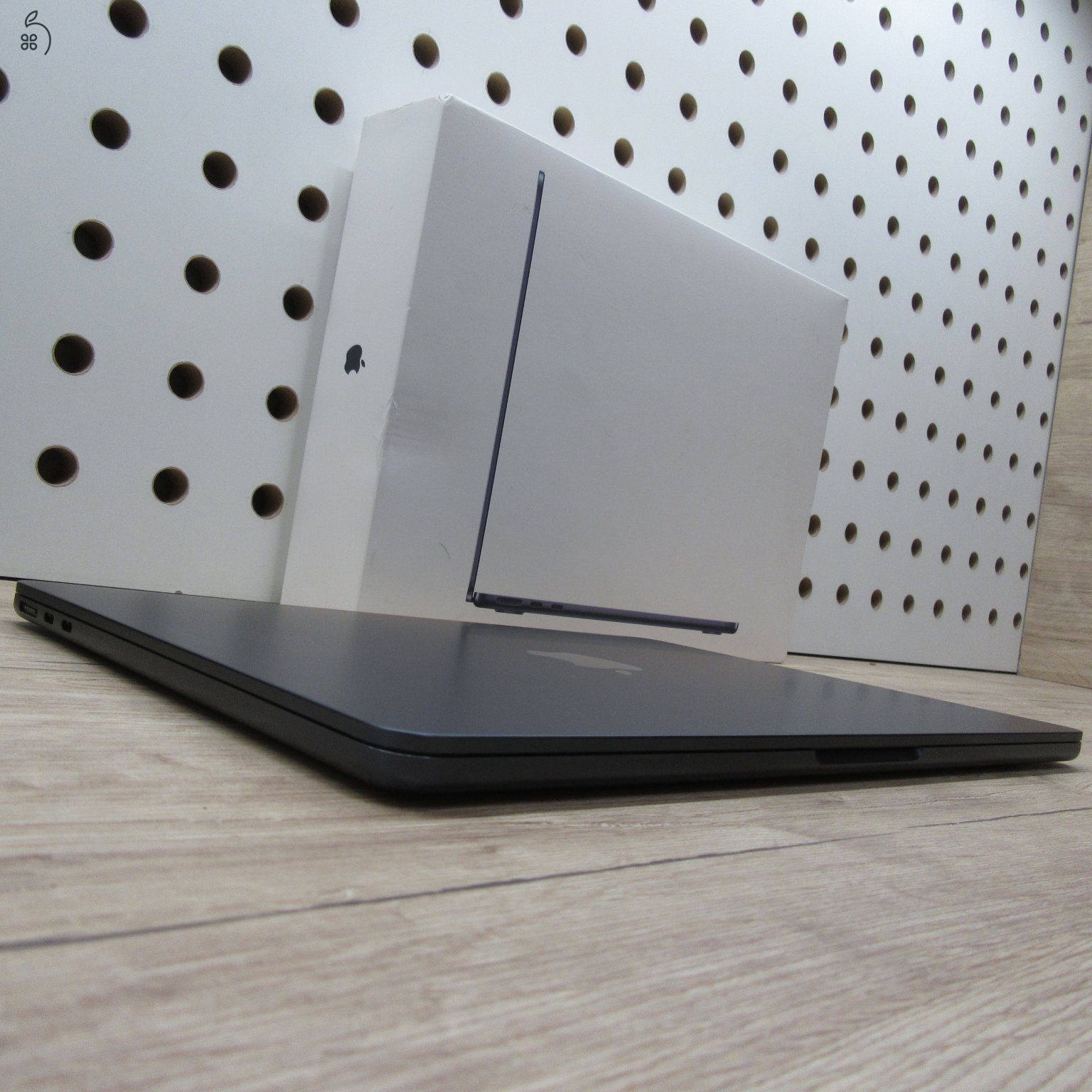 Apple MacBook Air 13 M4 (2025) 16GB/500GB SSD használt, karcmentes, 100% akku 64 töltési ciklus