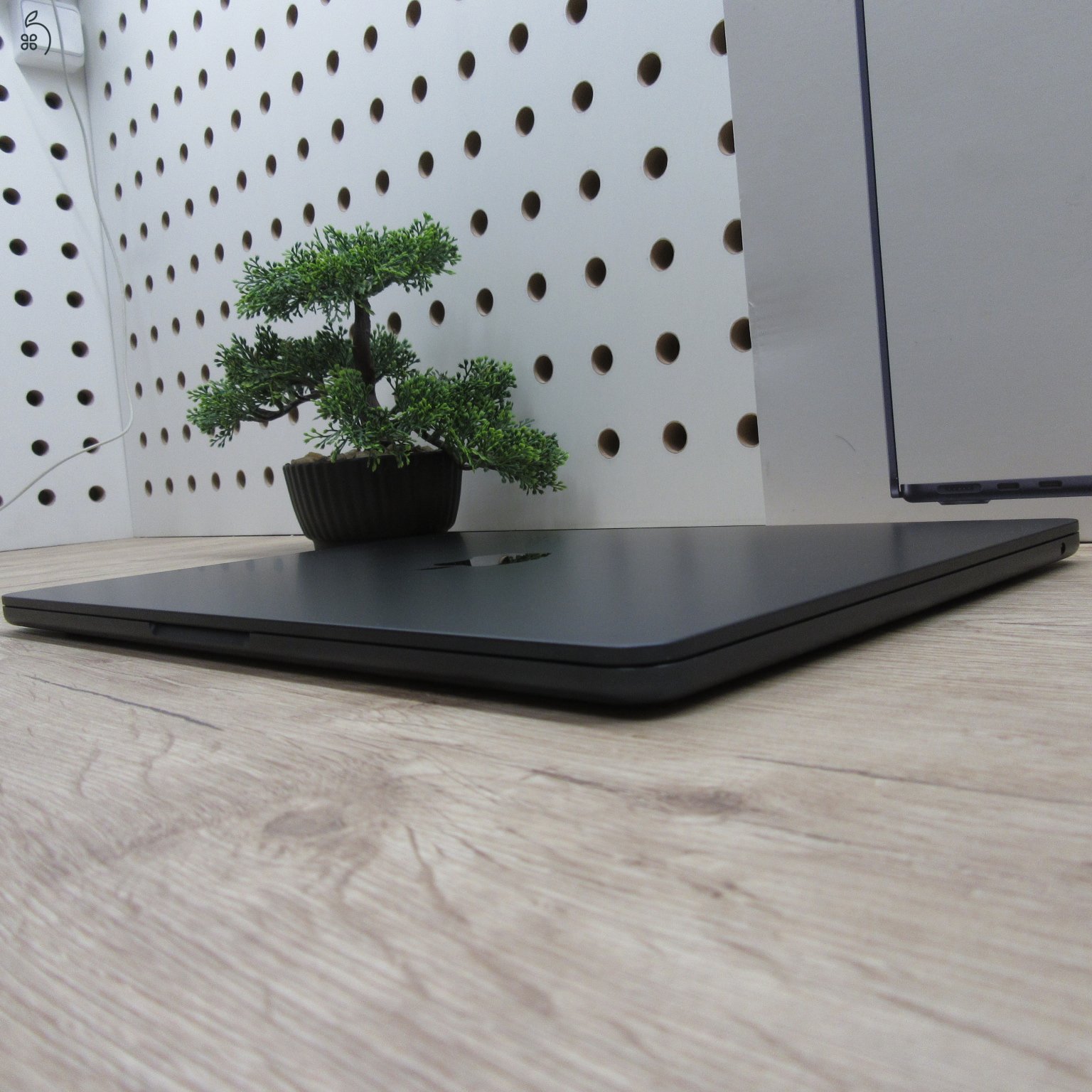 Apple MacBook Air 13 M4 (2025) 16GB/500GB SSD használt, karcmentes, 100% akku 64 töltési ciklus