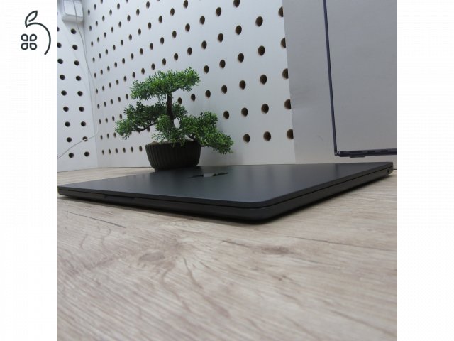 Apple MacBook Air 13 M4 (2025) 16GB/500GB SSD használt, karcmentes, 100% akku 64 töltési ciklus