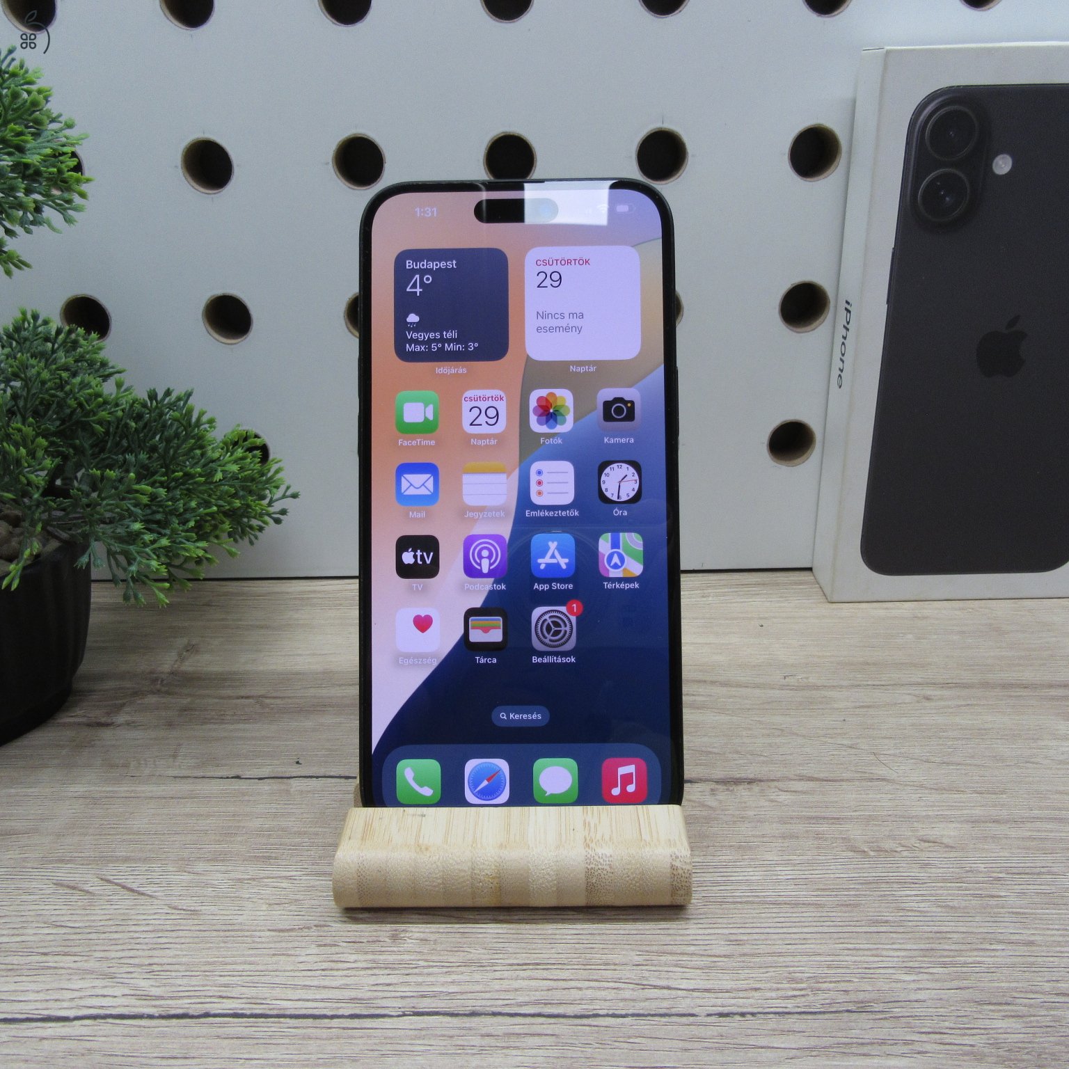 Apple iPhone 16 Plus 256 GB Black – használt, karcmentes – 99% akkumulátor – 242 ciklus – 2026.06.05.-ig garanciás