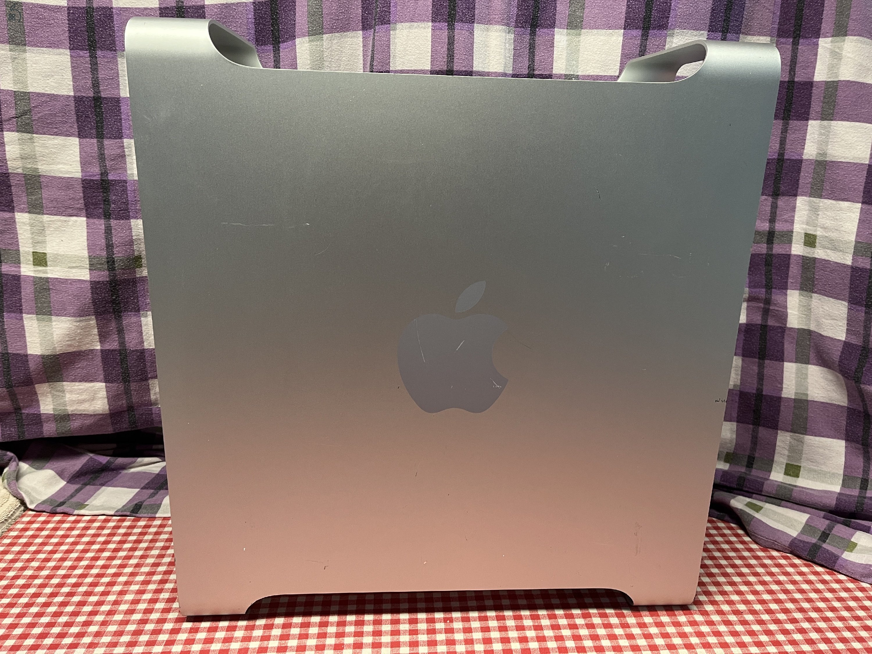 APPLE Mac Pro 5.1 / 2010 / 6 magos eladó.