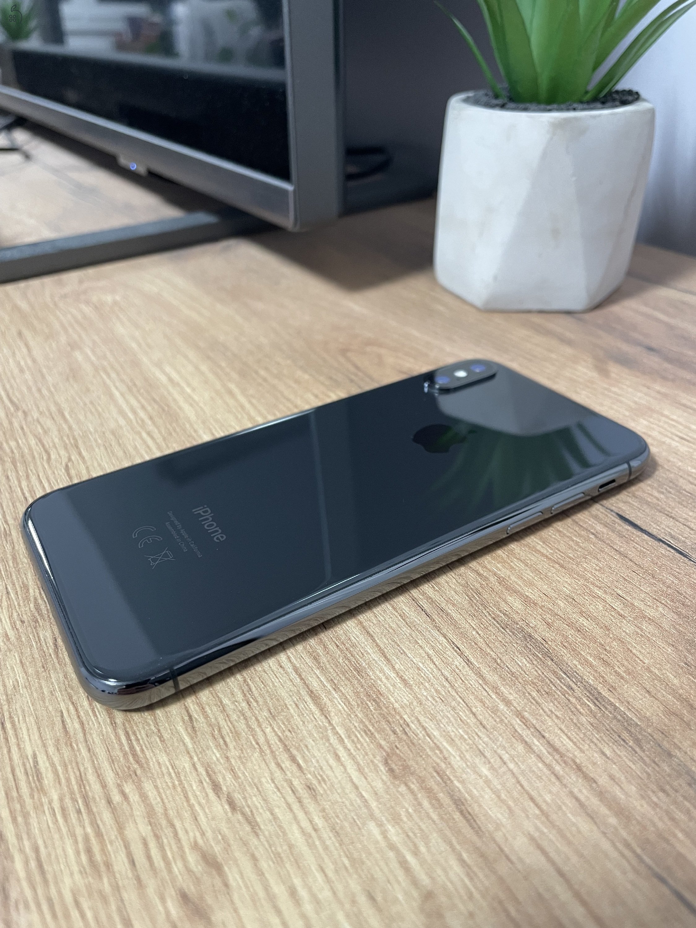 Iphone X 64 gb + kiegészítők